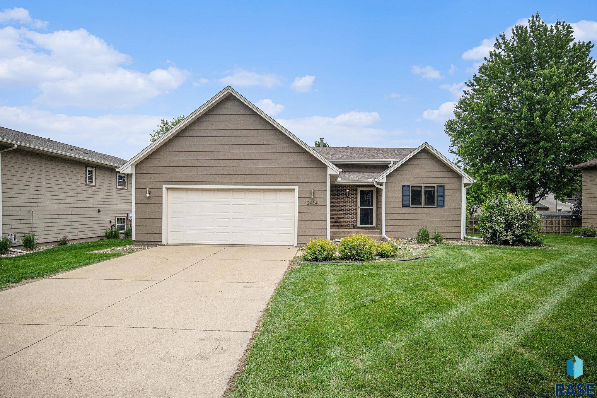 Sioux Falls, SD 57106,2404 S Oxford Cir