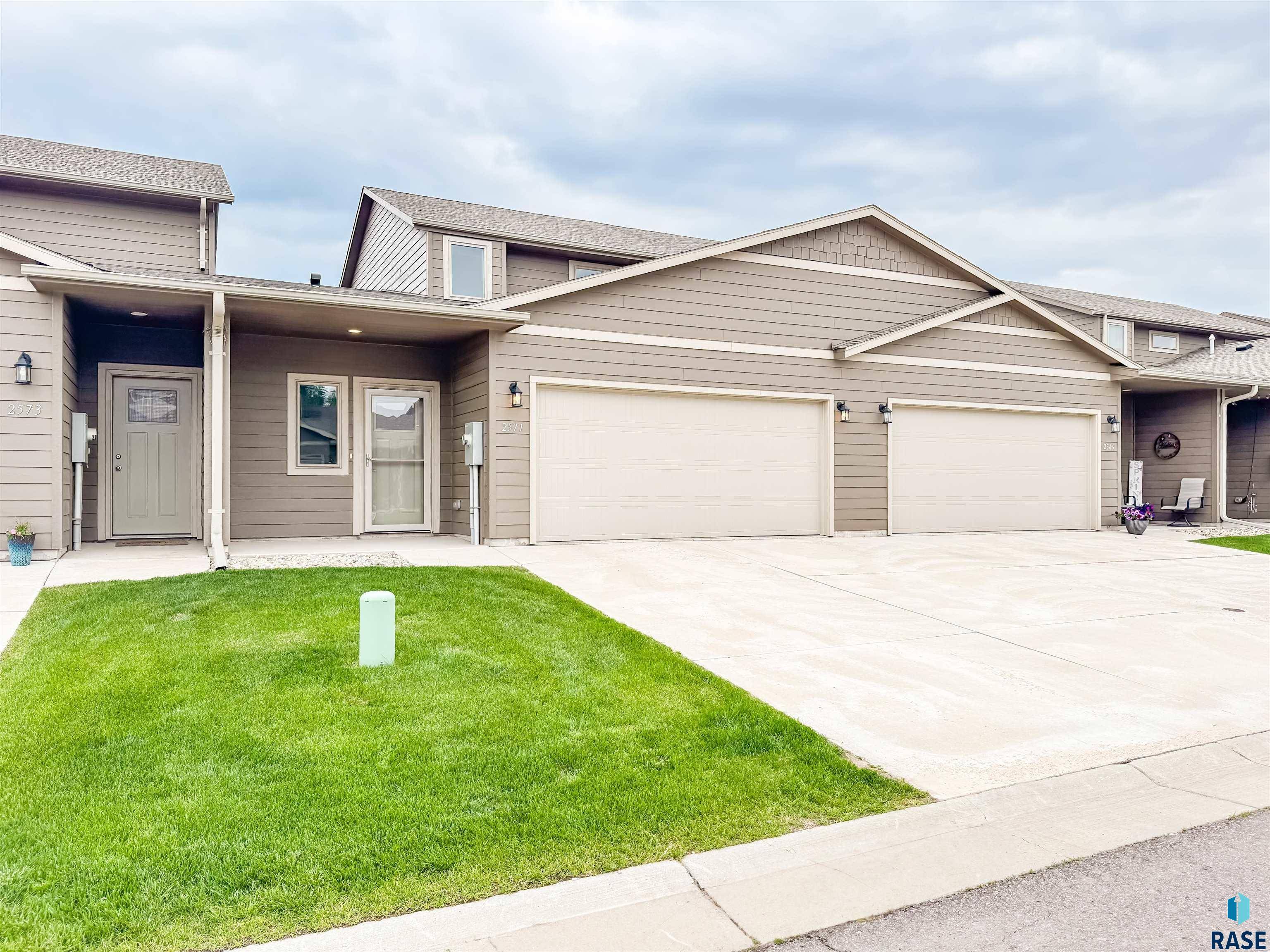 Sioux Falls, SD 57108,2571 E Meadowside Pl