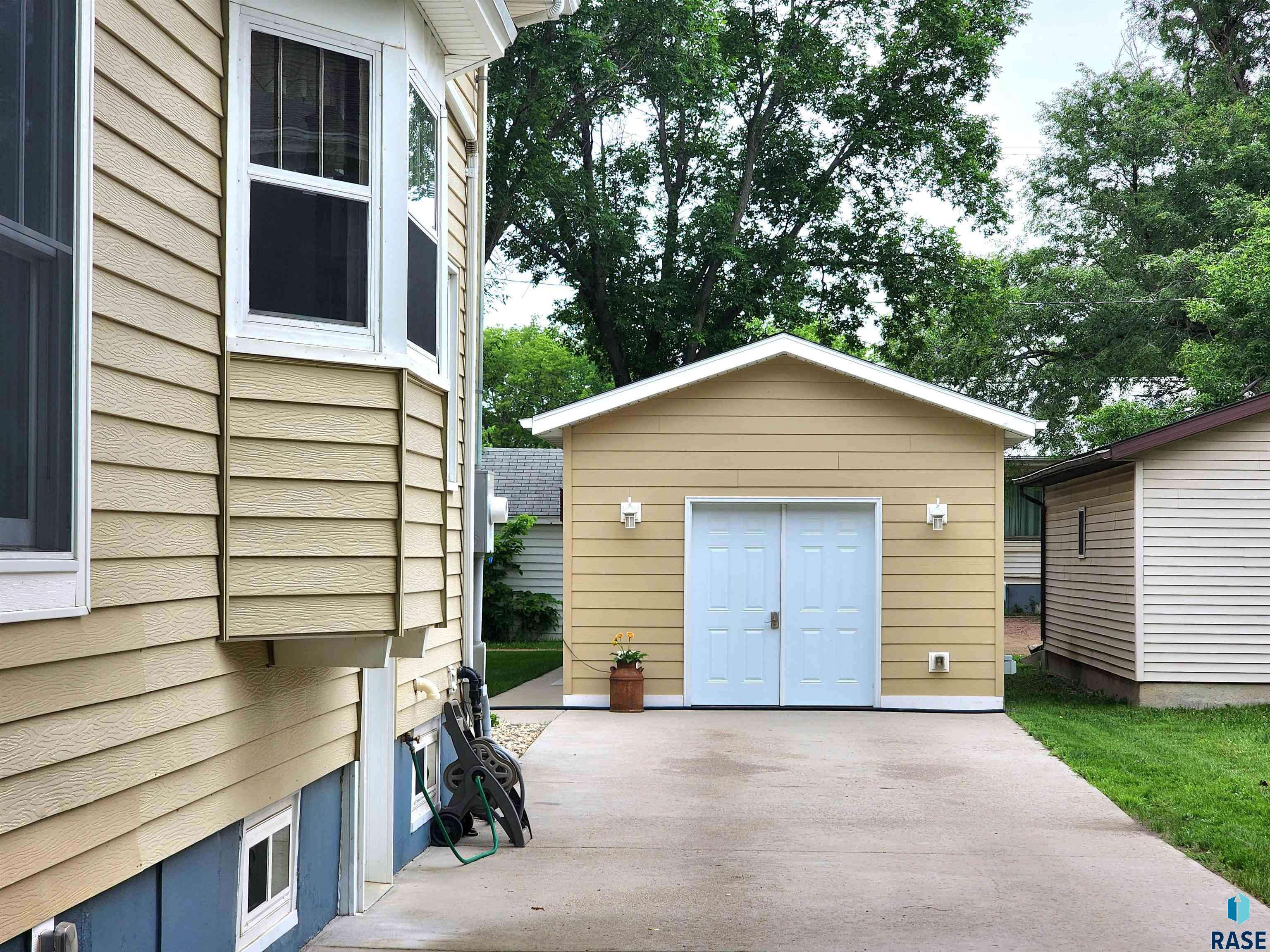 Salem, SD 57058,521 N Nebraska St