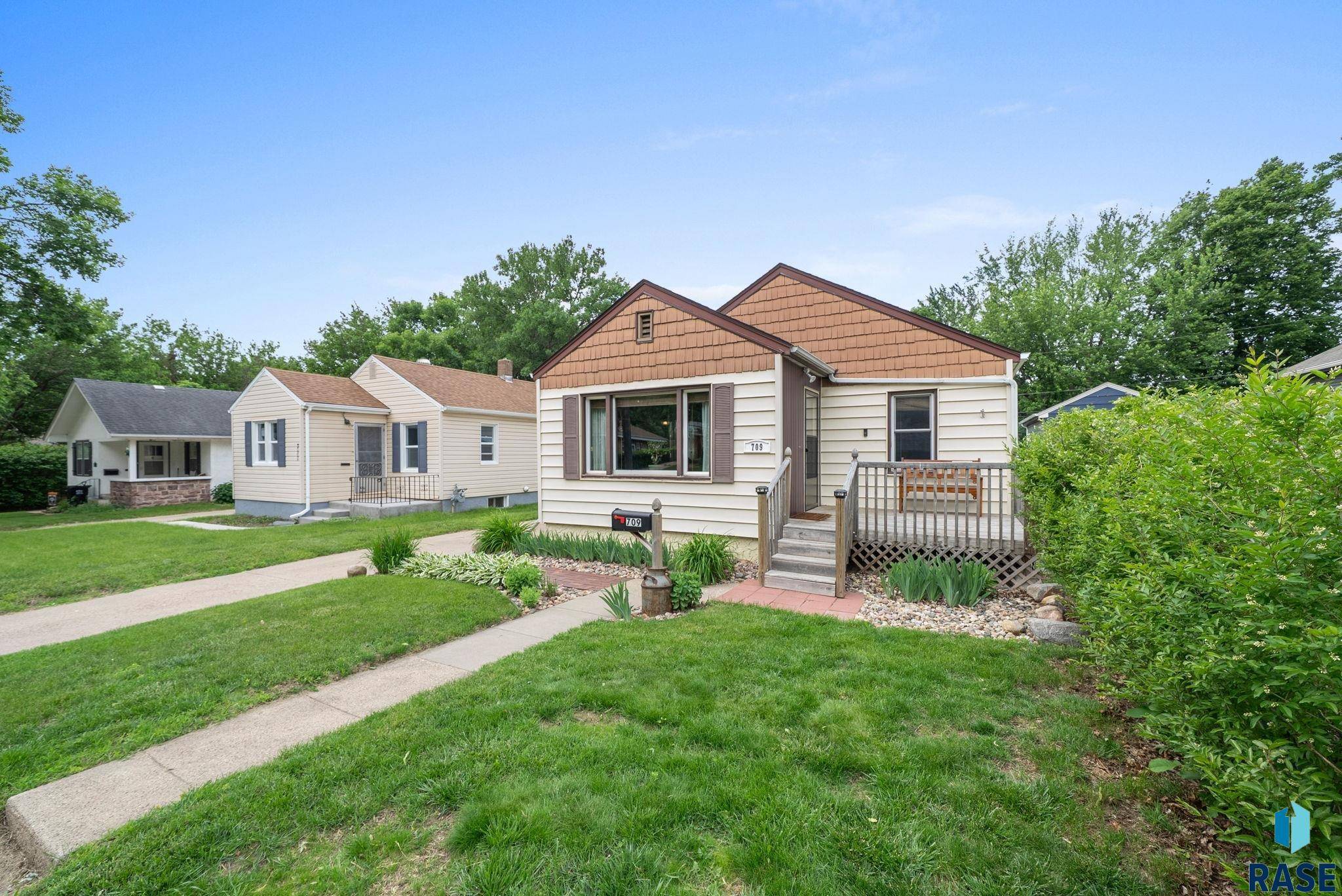 Sioux Falls, SD 57104,709 S Lake Ave