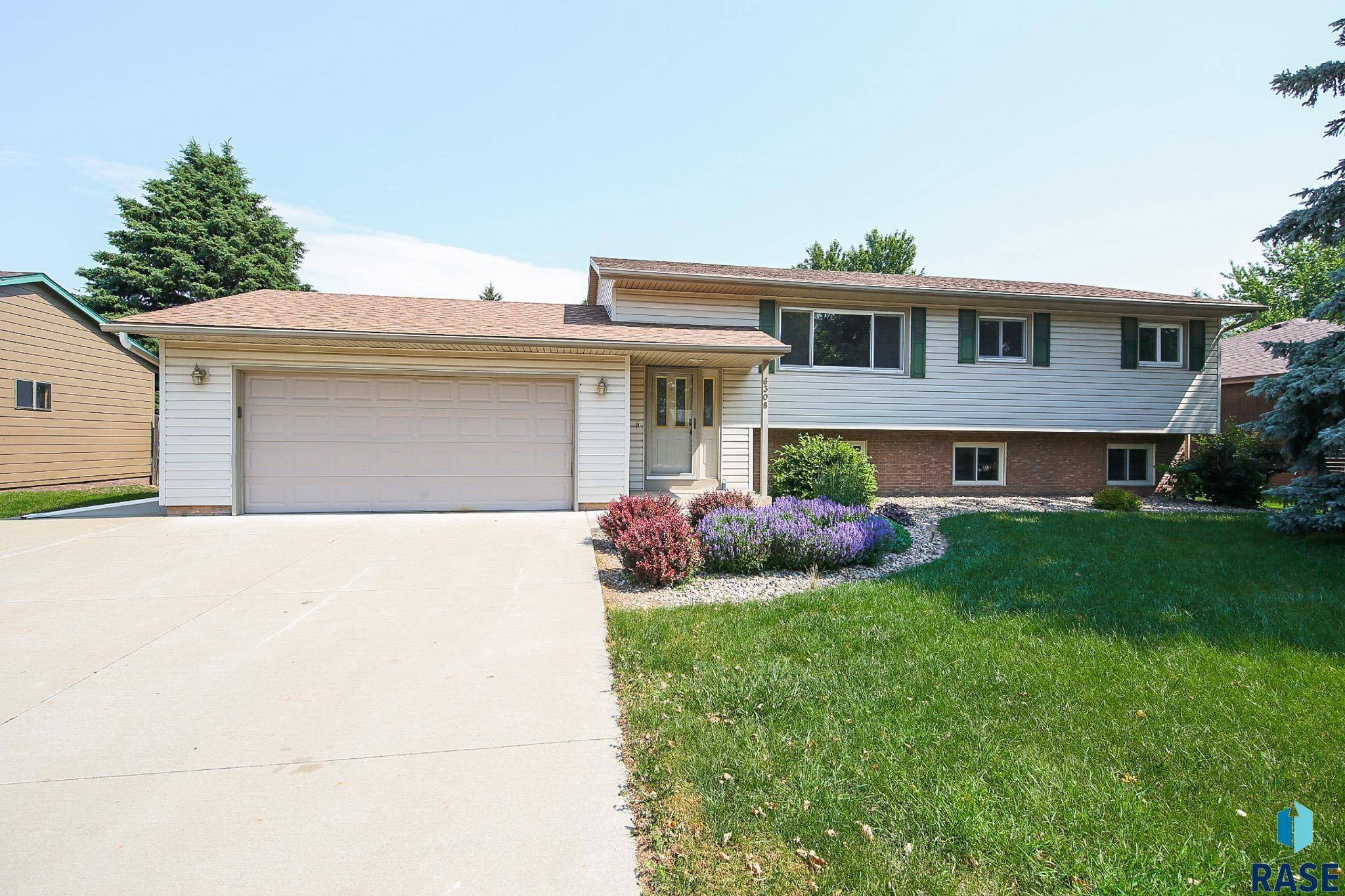 Sioux Falls, SD 57106,6308 W Westminster Dr