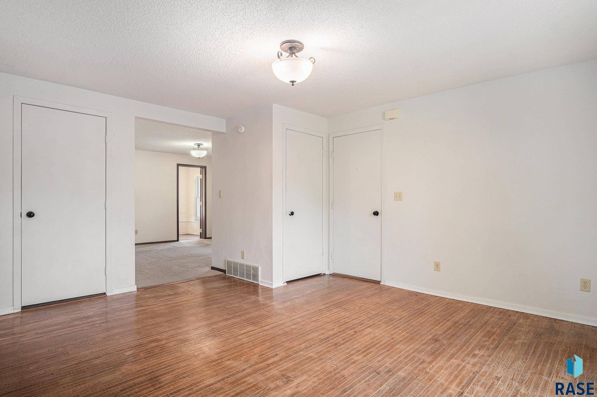 Madison, SD 57042,703 W Center St