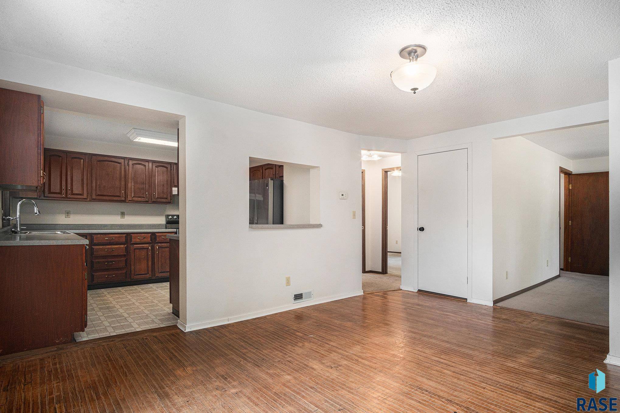 Madison, SD 57042,703 W Center St