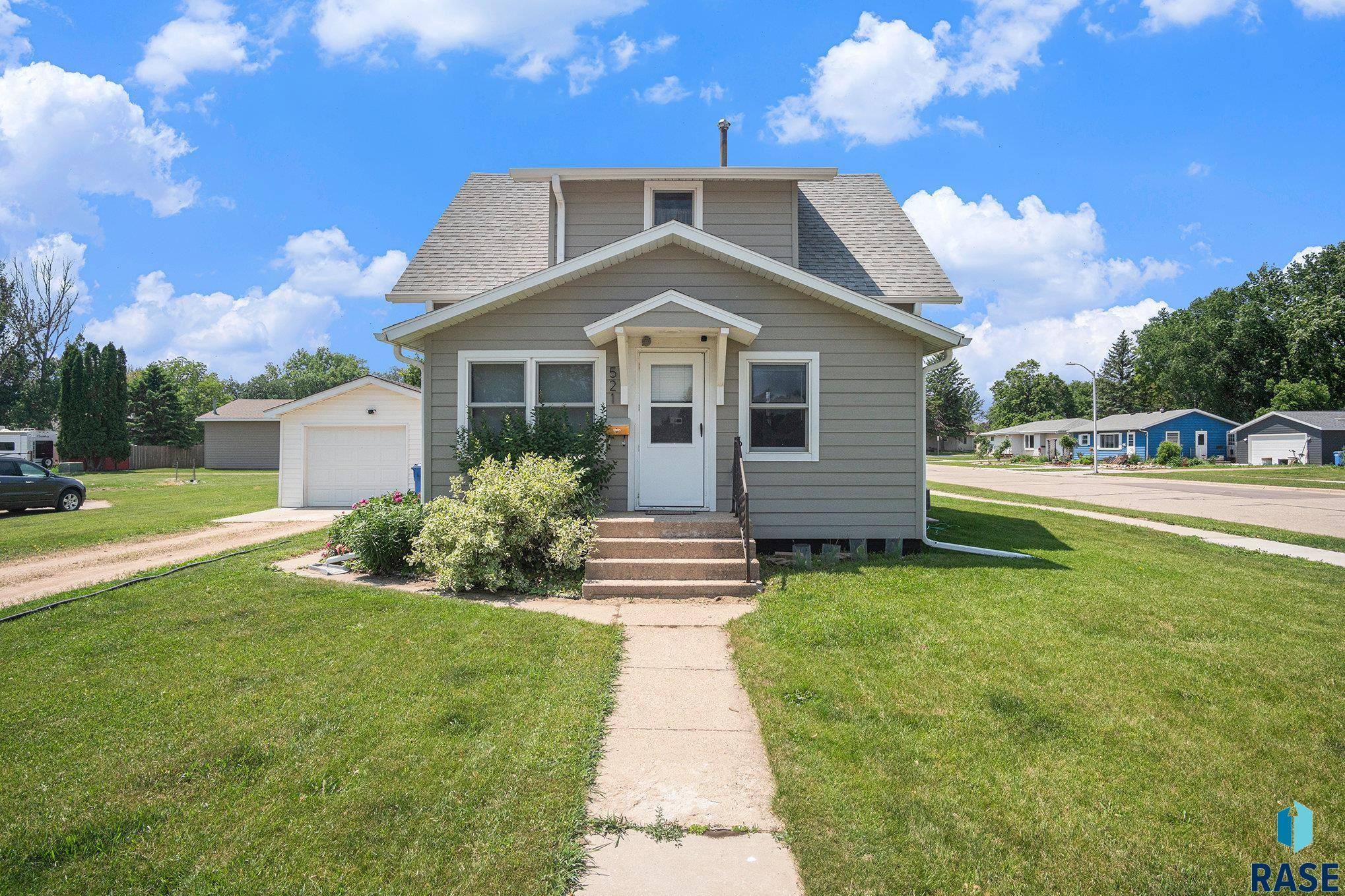 Madison, SD 57042,521 N Olive Ave