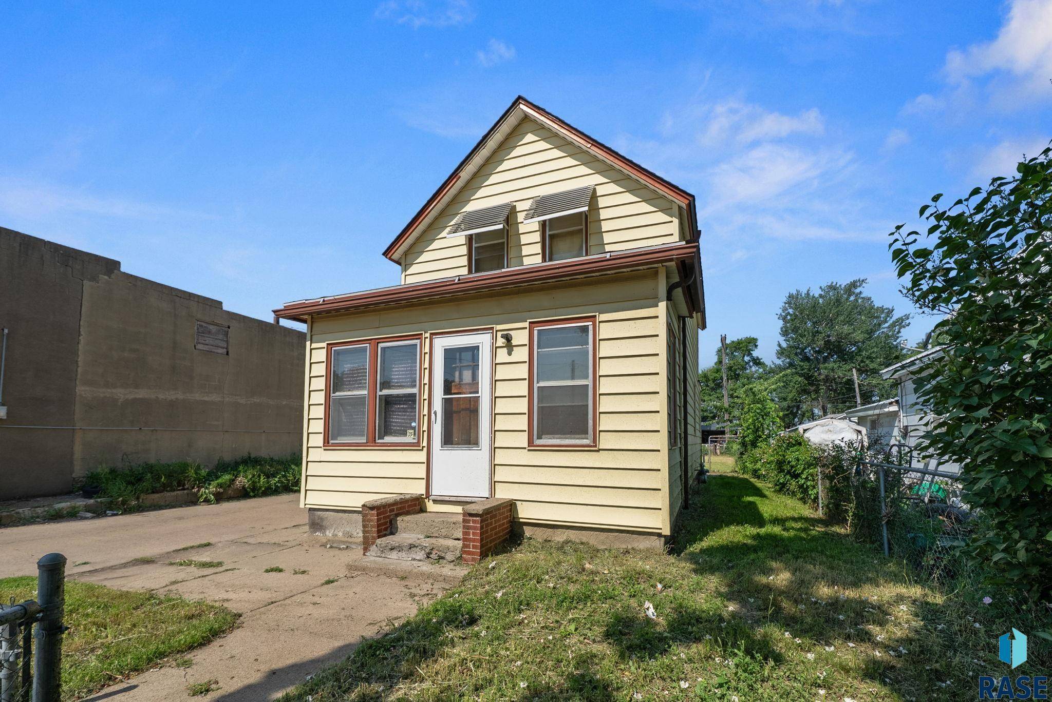 Sioux Falls, SD 57104,1407 N Main Ave