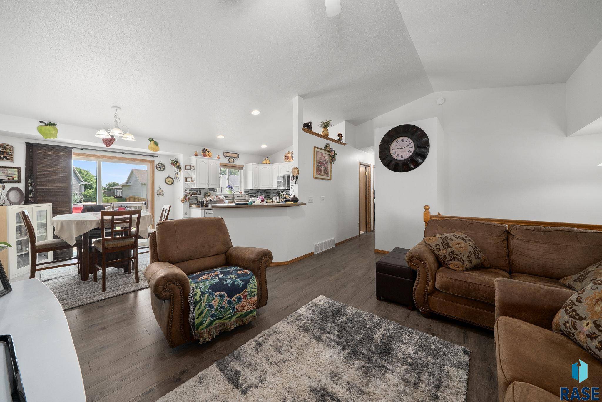 Sioux Falls, SD 57106,4804 S Galway Ave