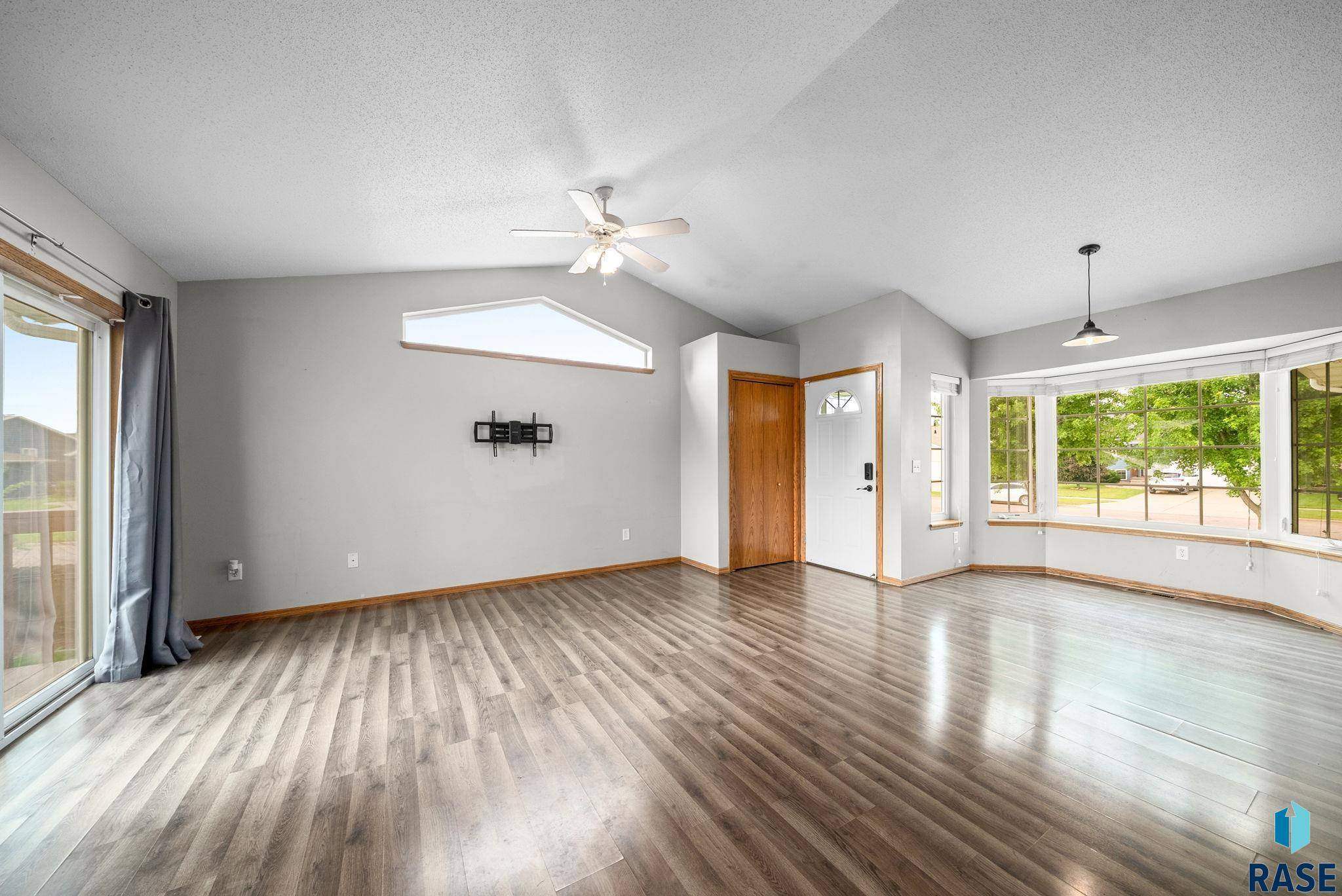Sioux Falls, SD 57106,4801 S Galway Ave