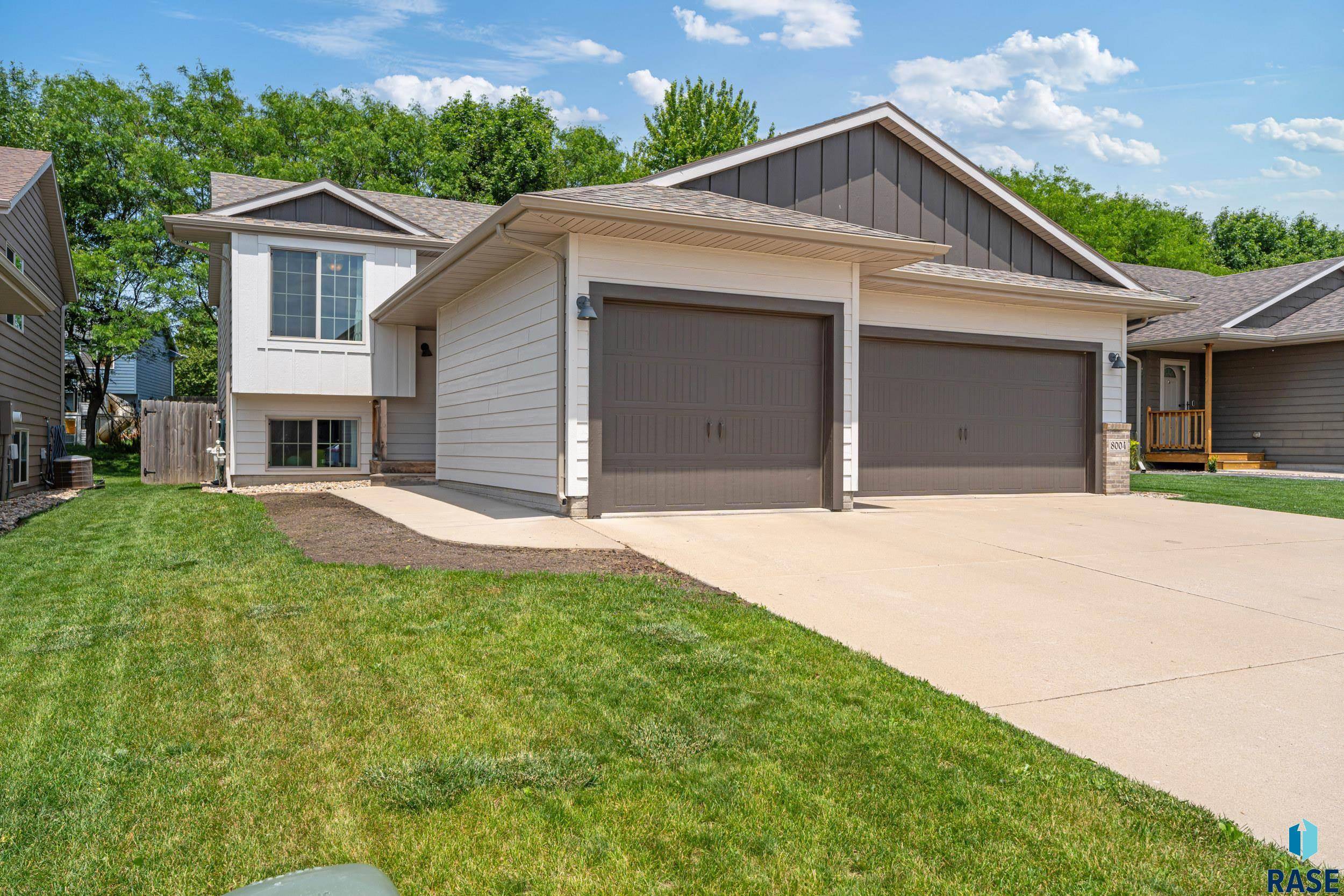 Sioux Falls, SD 57106,8004 W Vista Park St