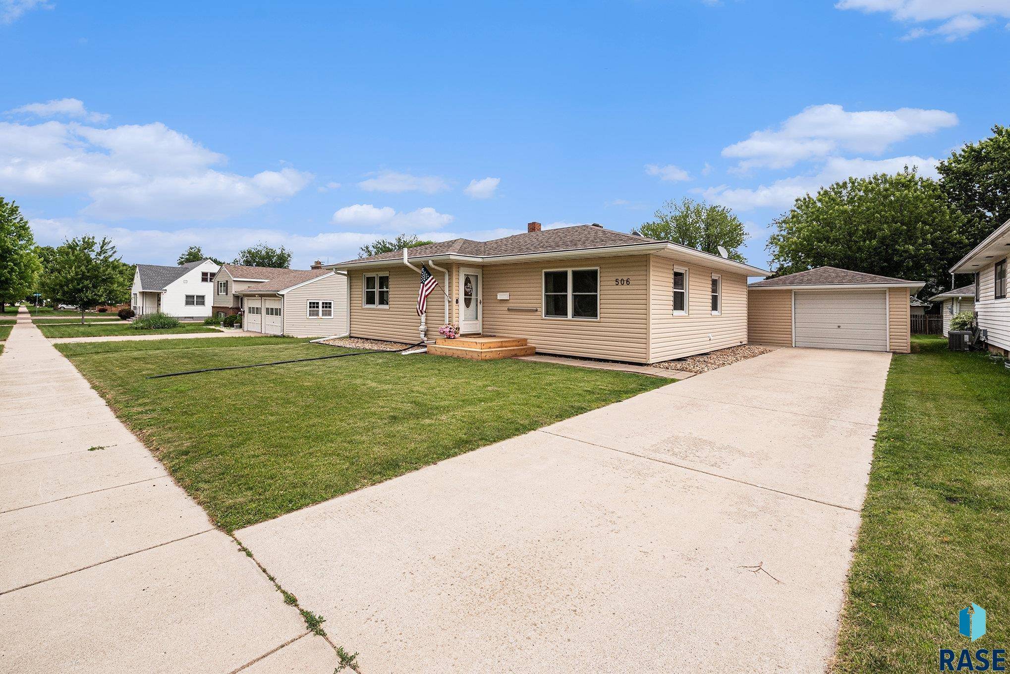 Madison, SD 57042,506 N Josephine Ave