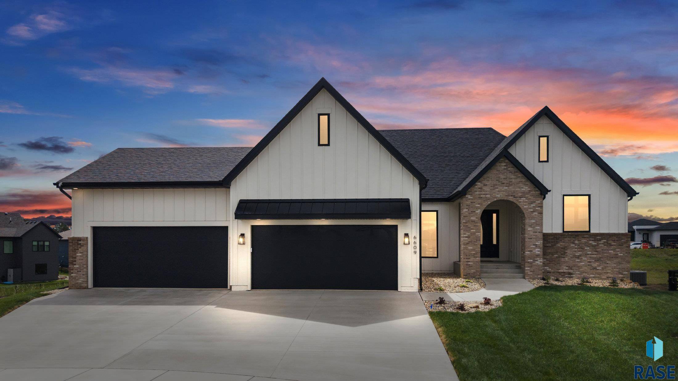 Sioux Falls, SD 57110,6609 E Hawker Cir