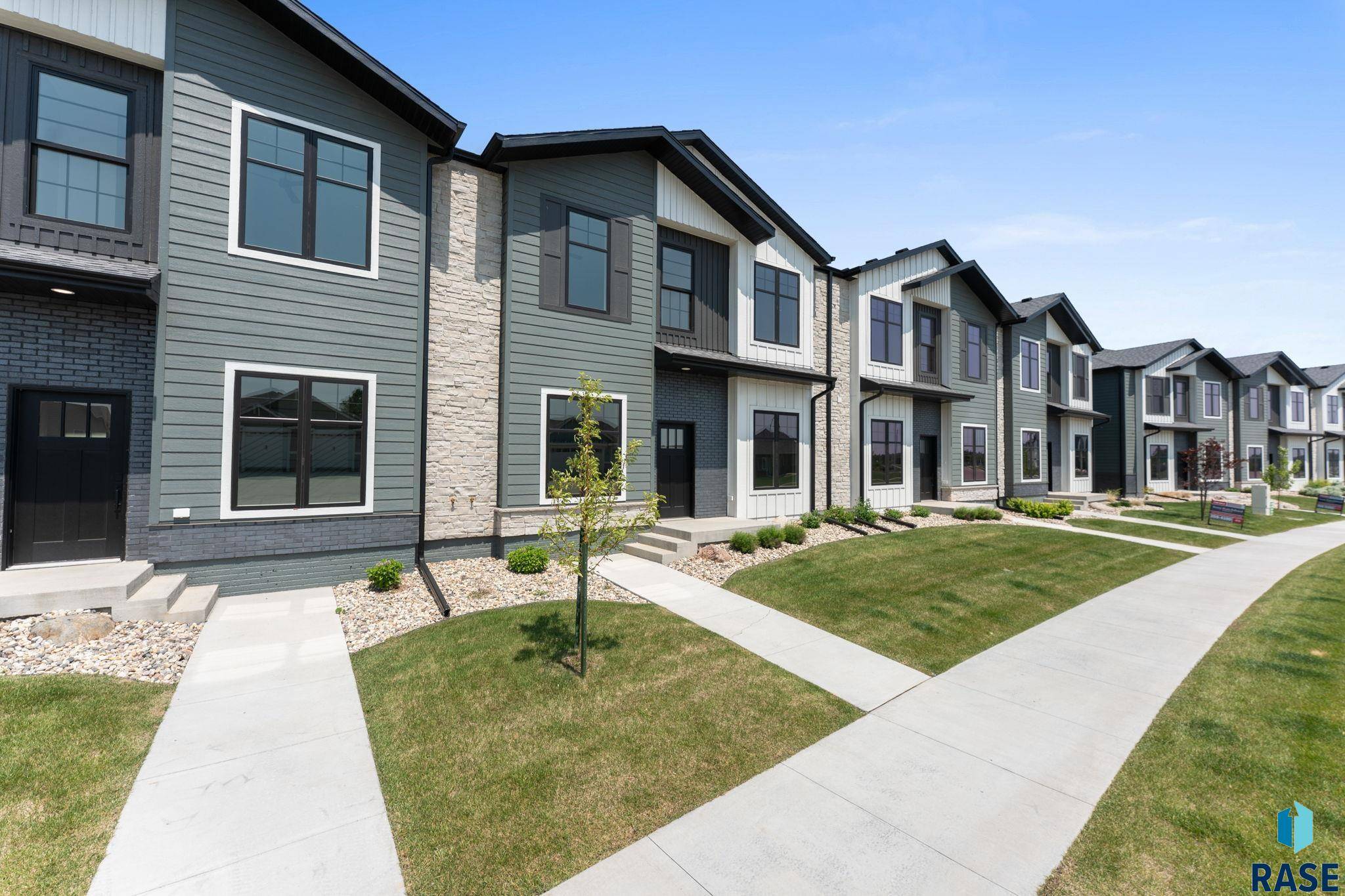 Sioux Falls, SD 57107,8621 W Shoreline Pl