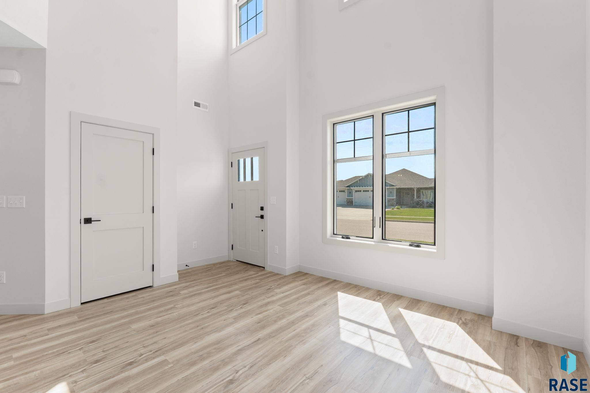Sioux Falls, SD 57107,8621 W Shoreline Pl
