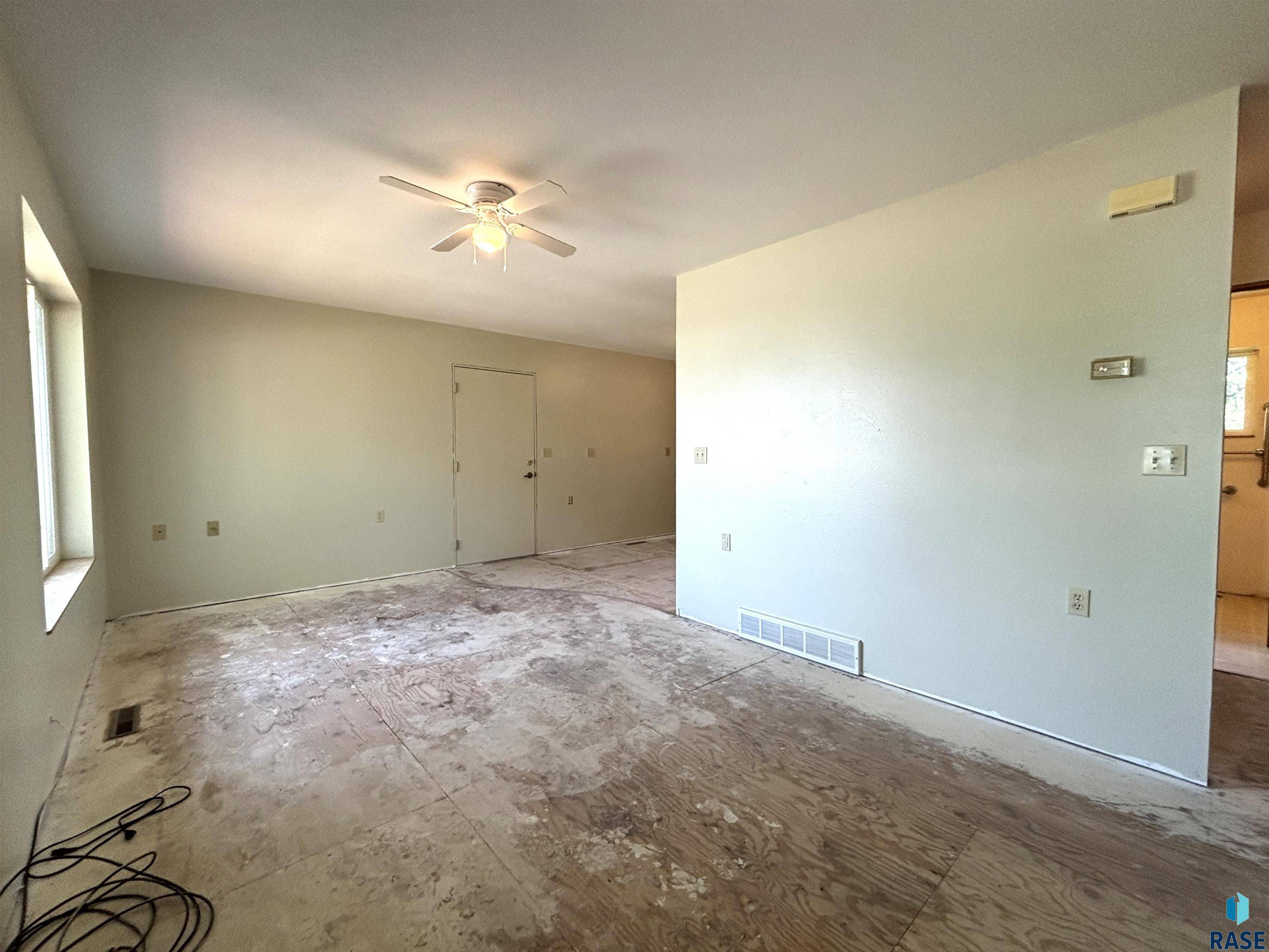 Miller, SD 57362,107 E 4th Ave