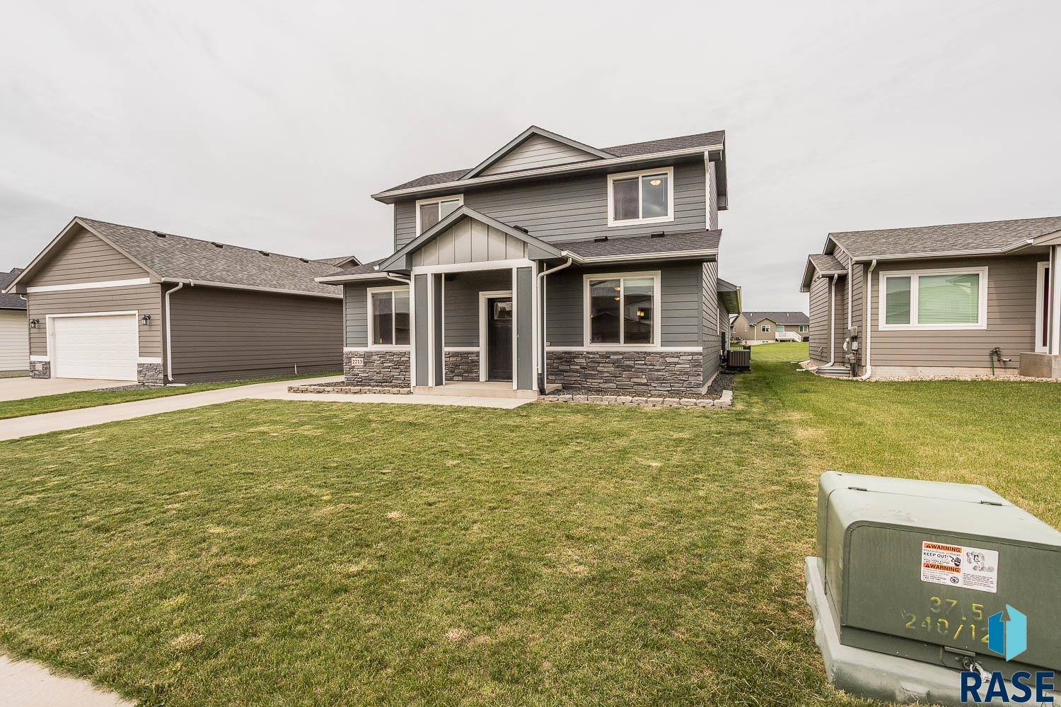 Sioux Falls, SD 57106,2213 S Ronsiek Ave