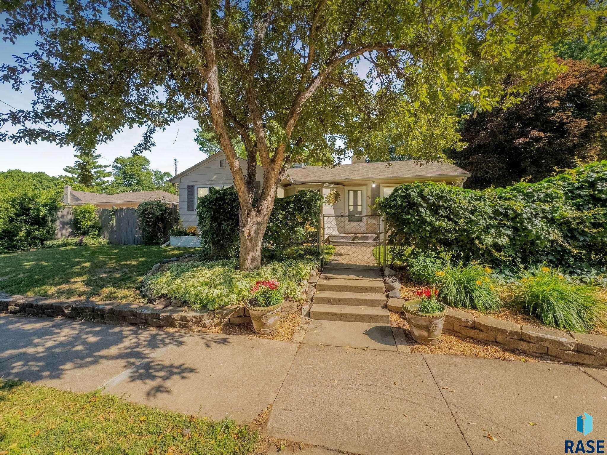Sioux Falls, SD 57105-3101,612 E 26th St