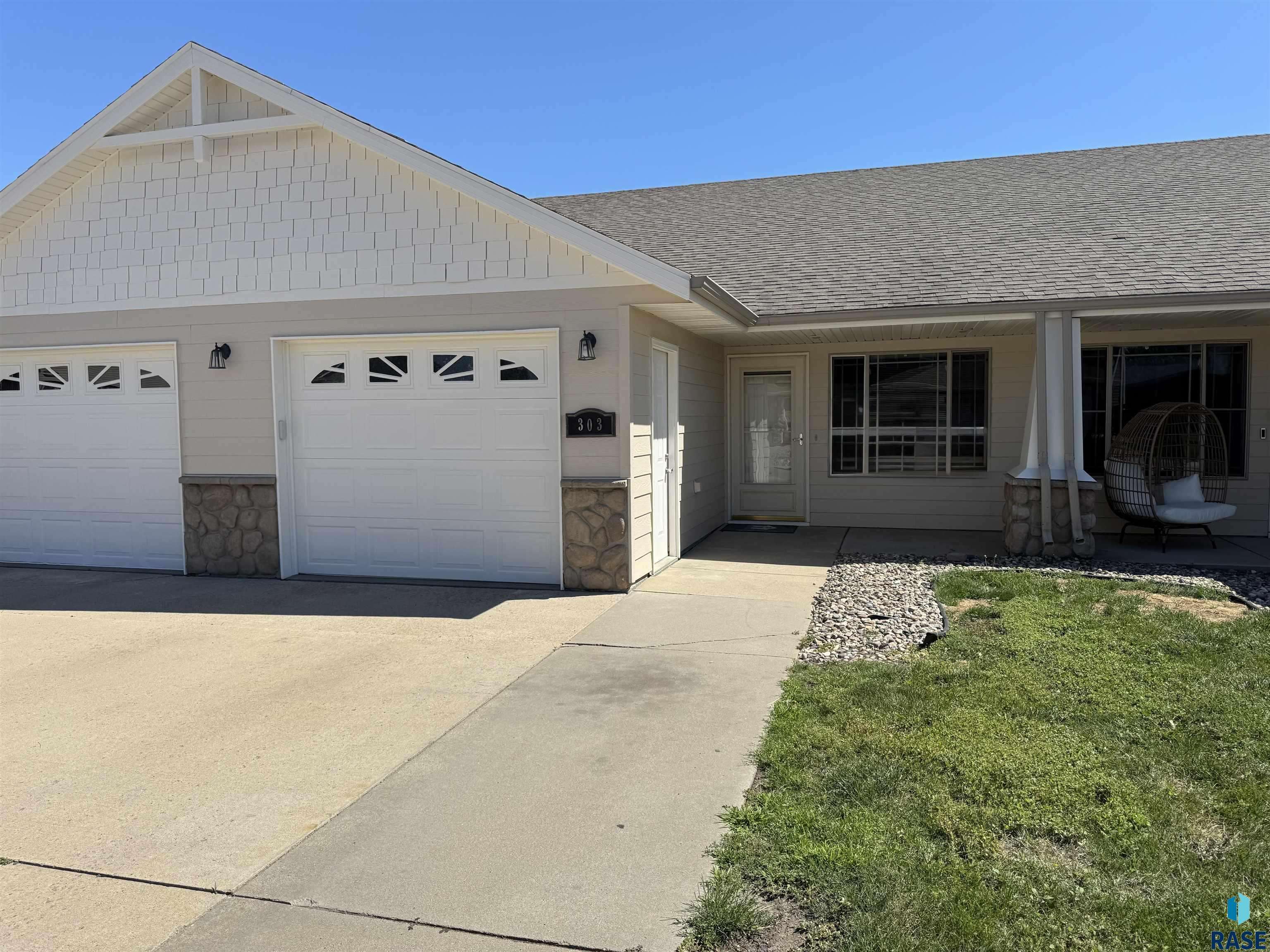 Tea, SD 57064,303 Scott Pl