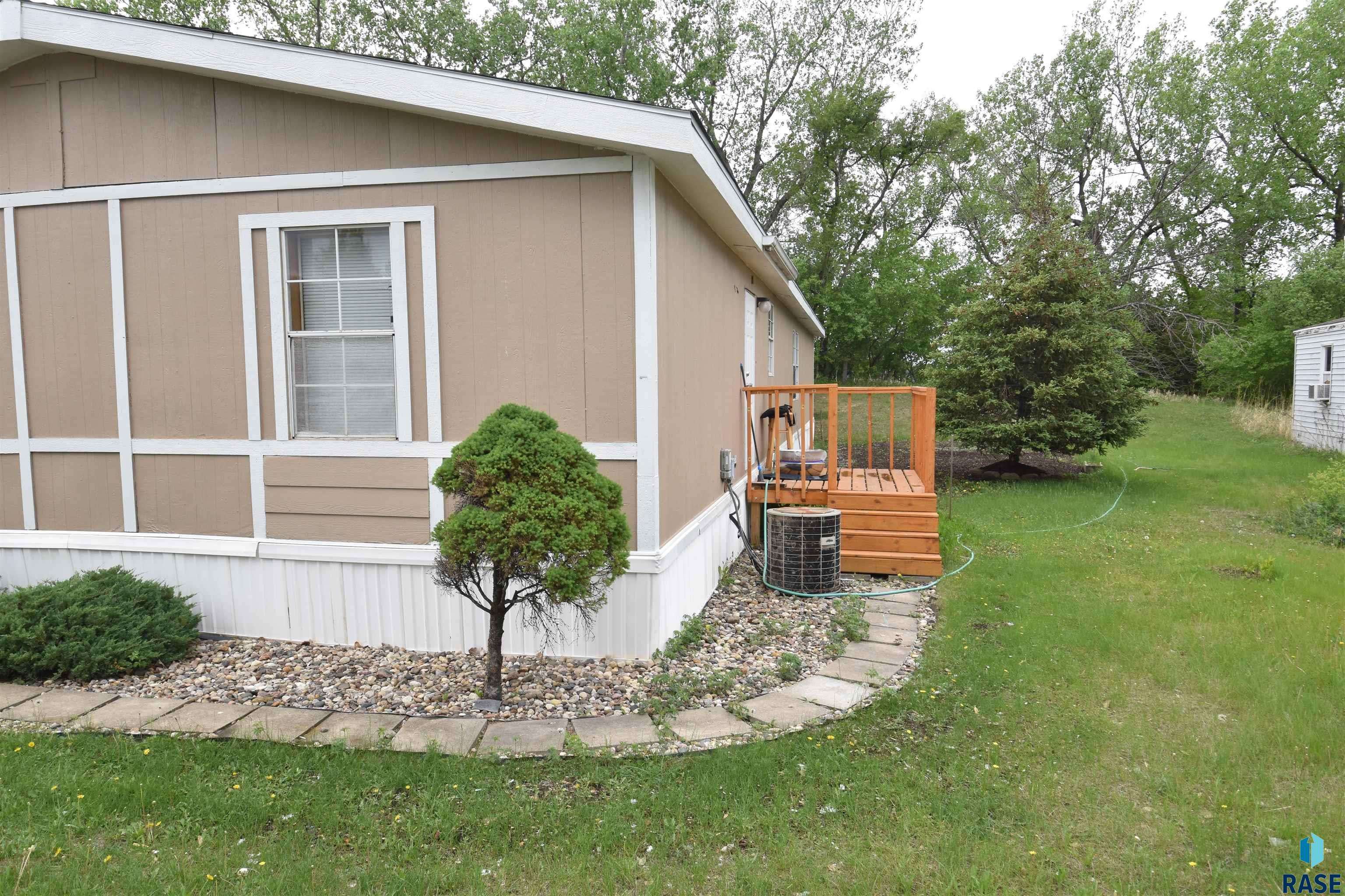 Sioux Falls, SD 57103,1101 N Mayflower Pl