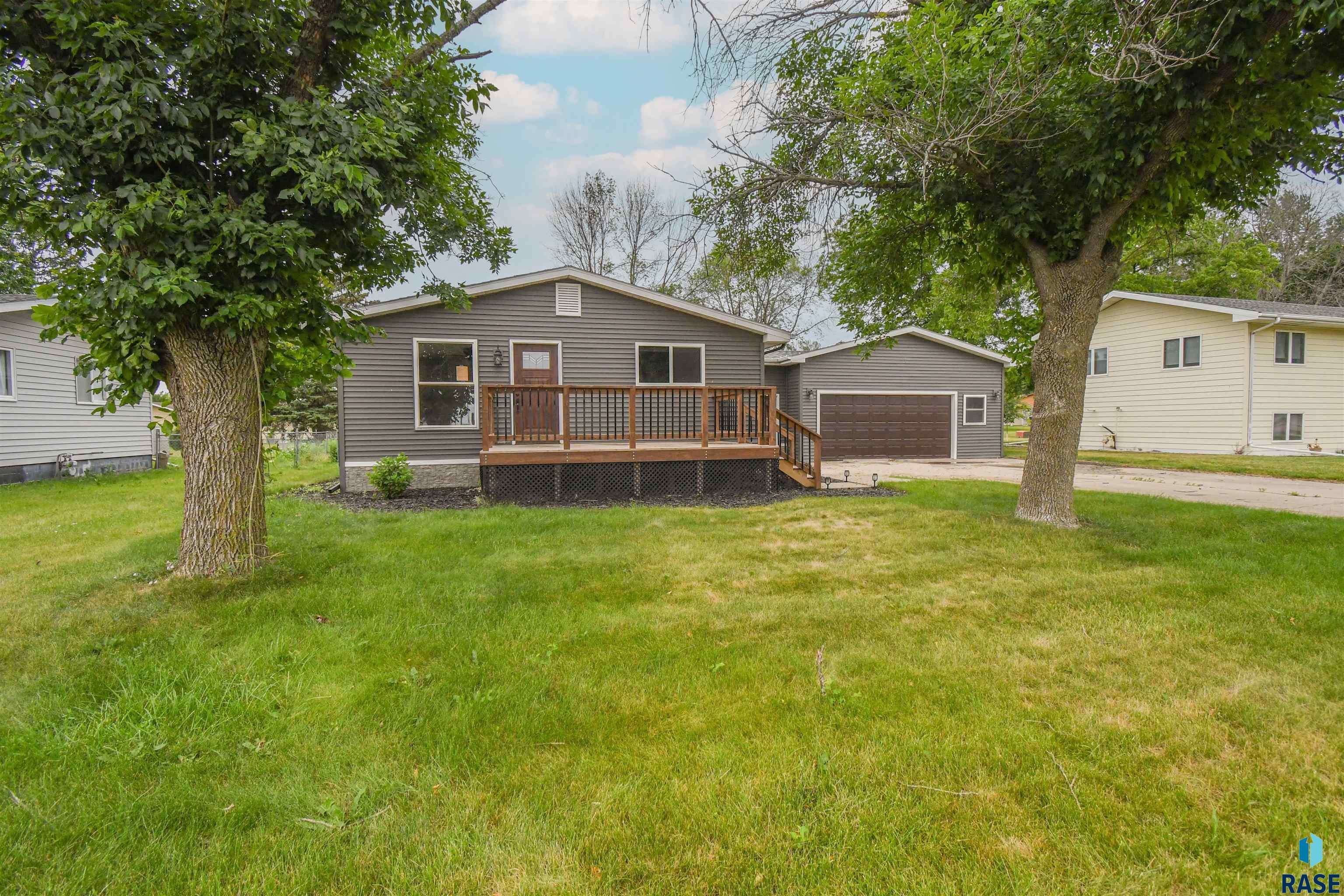 Lennox, SD 57039,919 S Academy St