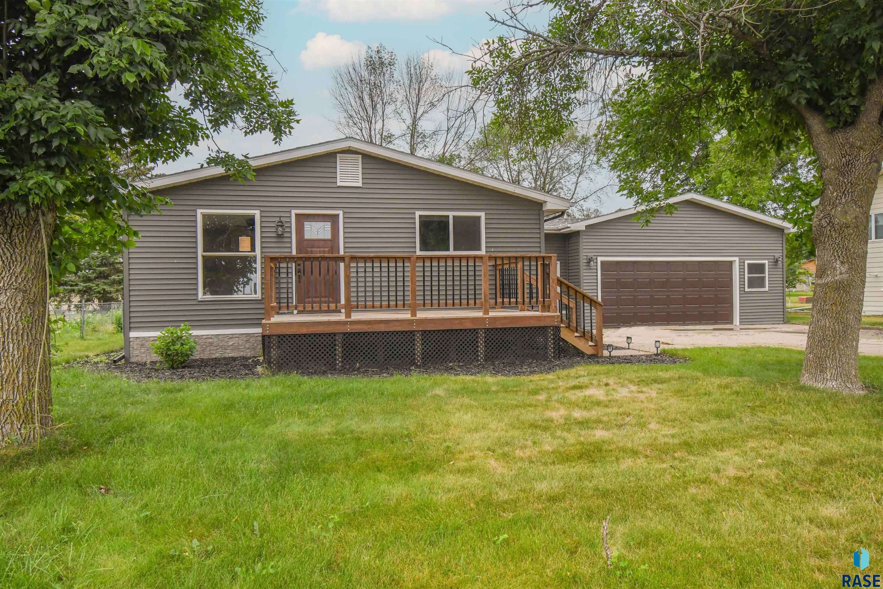 Lennox, SD 57039,919 S Academy St