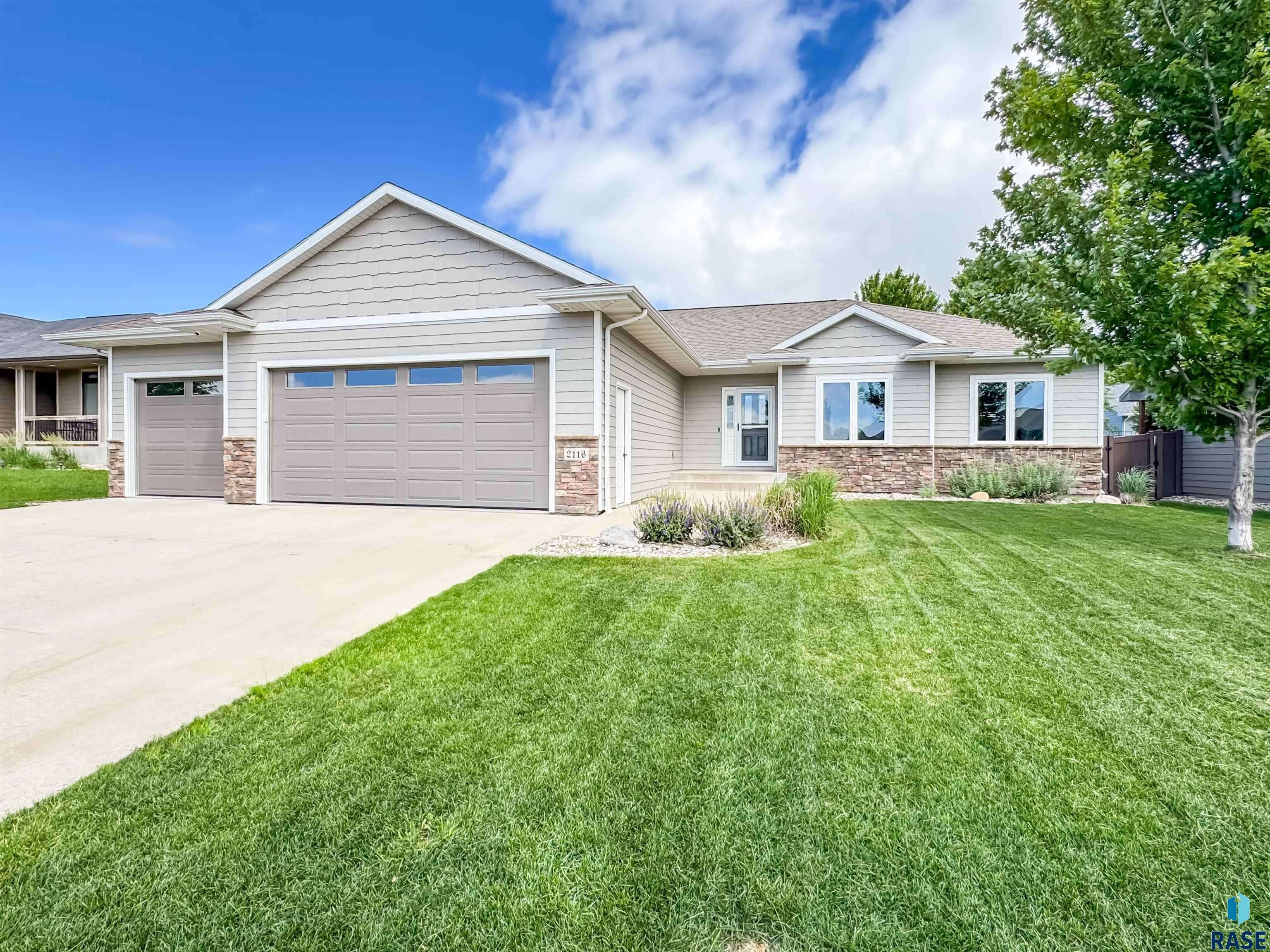 Sioux Falls, SD 57106,2116 S Monticello Ave