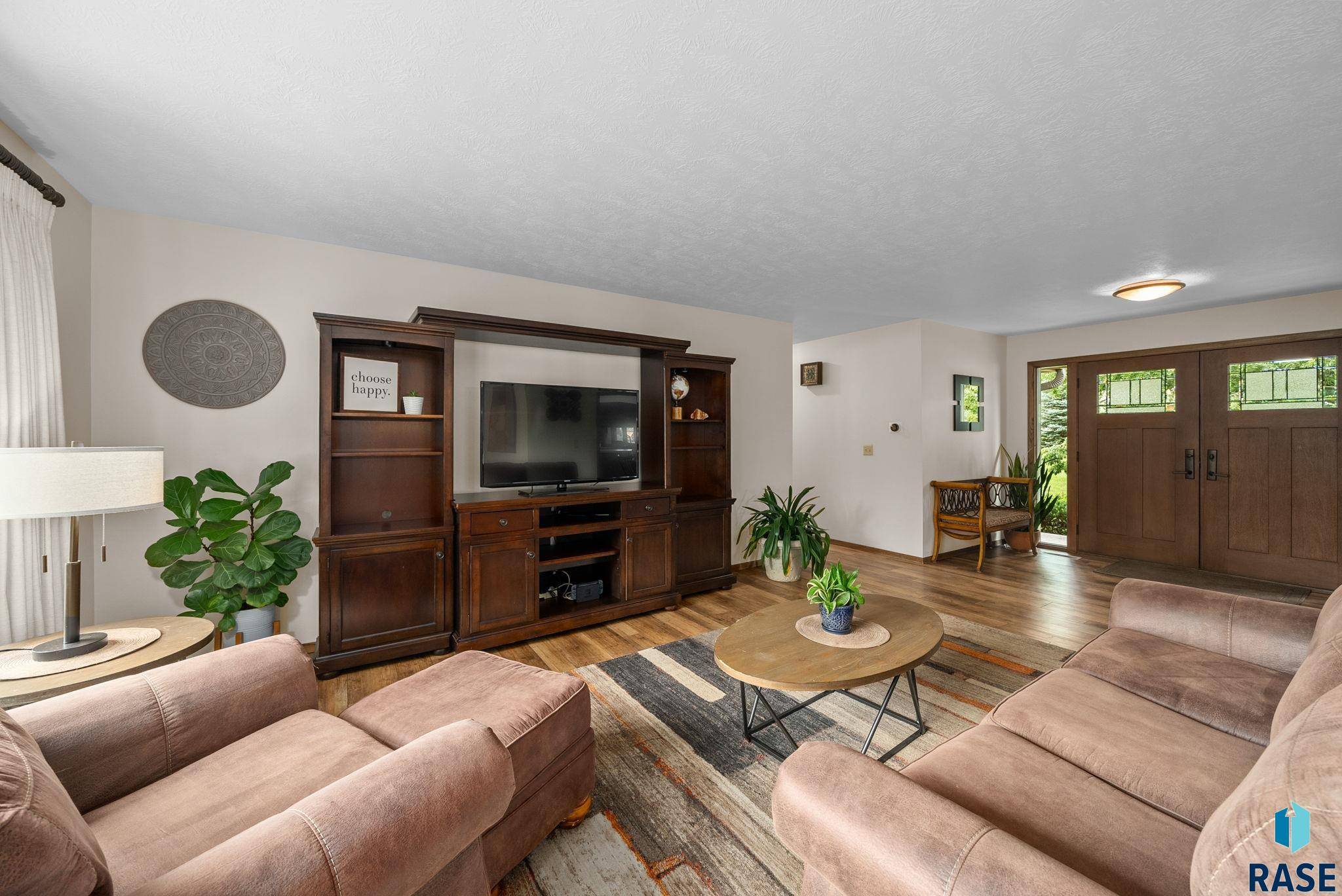 Brandon, SD 57005,2908 N Oak Rd