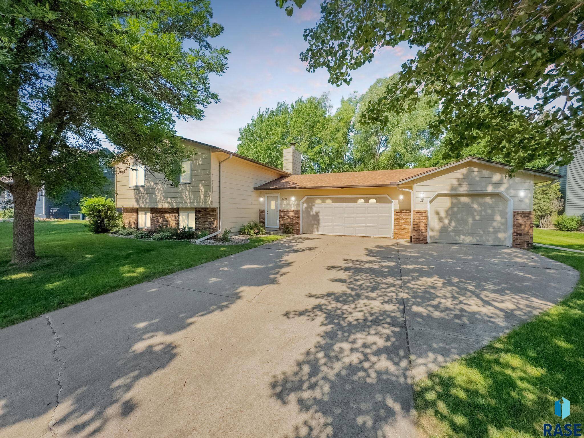 Sioux Falls, SD 57106,5705 W Coughran Ct