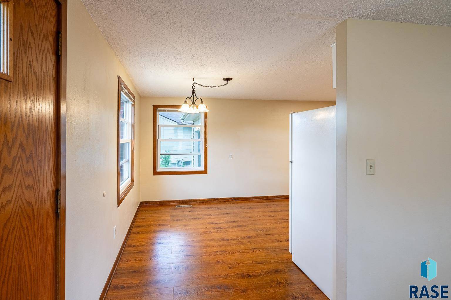 Sioux Falls, SD 57105,3308 S Poplar Dr