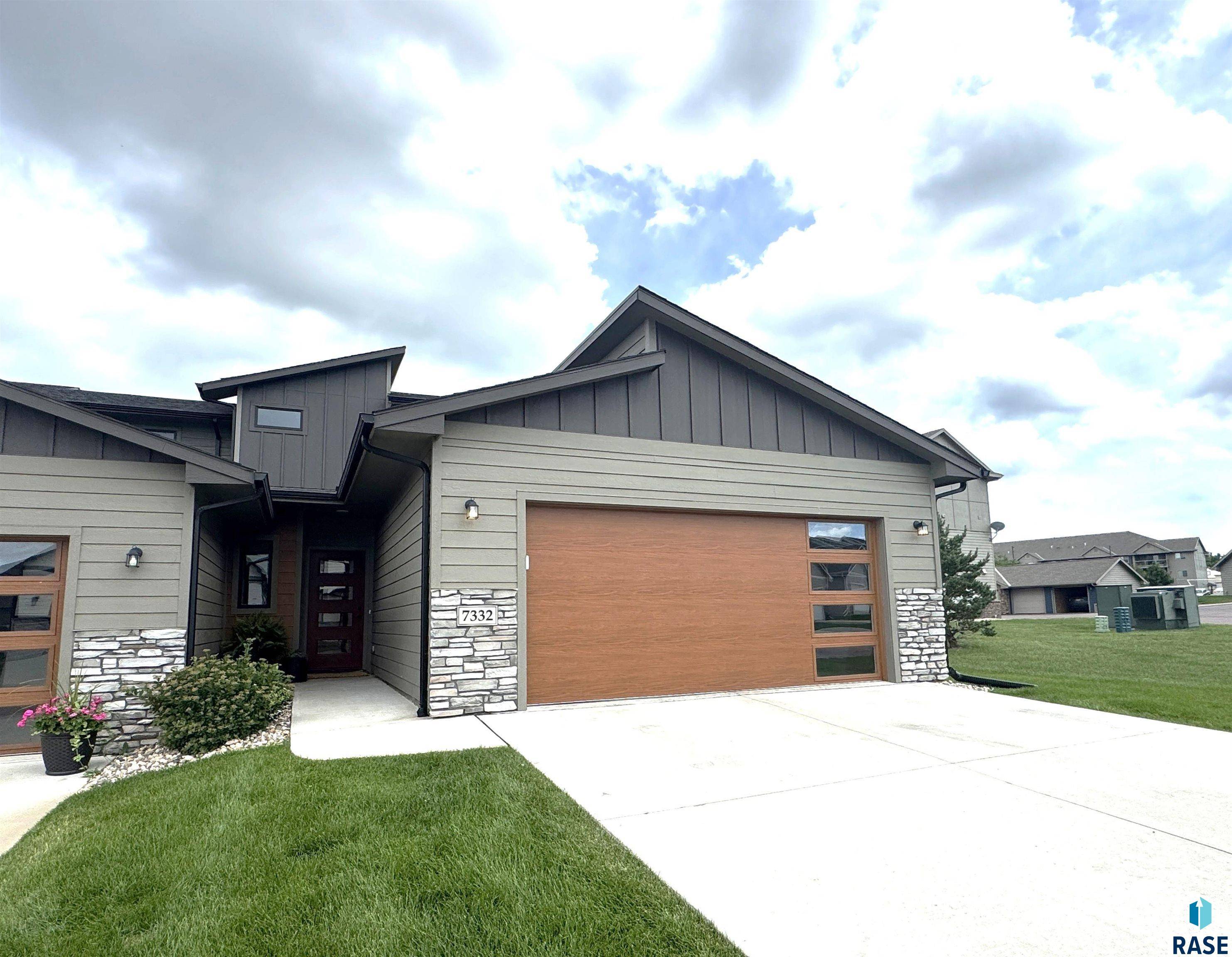 Sioux Falls, SD 57108,7332 S Tivoli Pl
