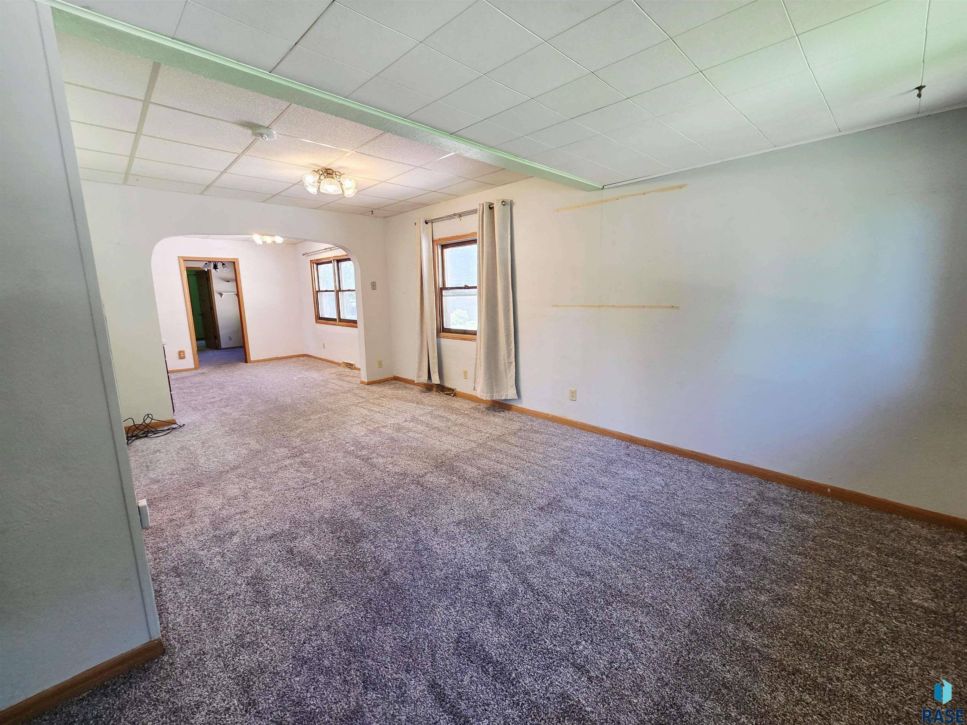 Madison, SD 57042,813 E Center St