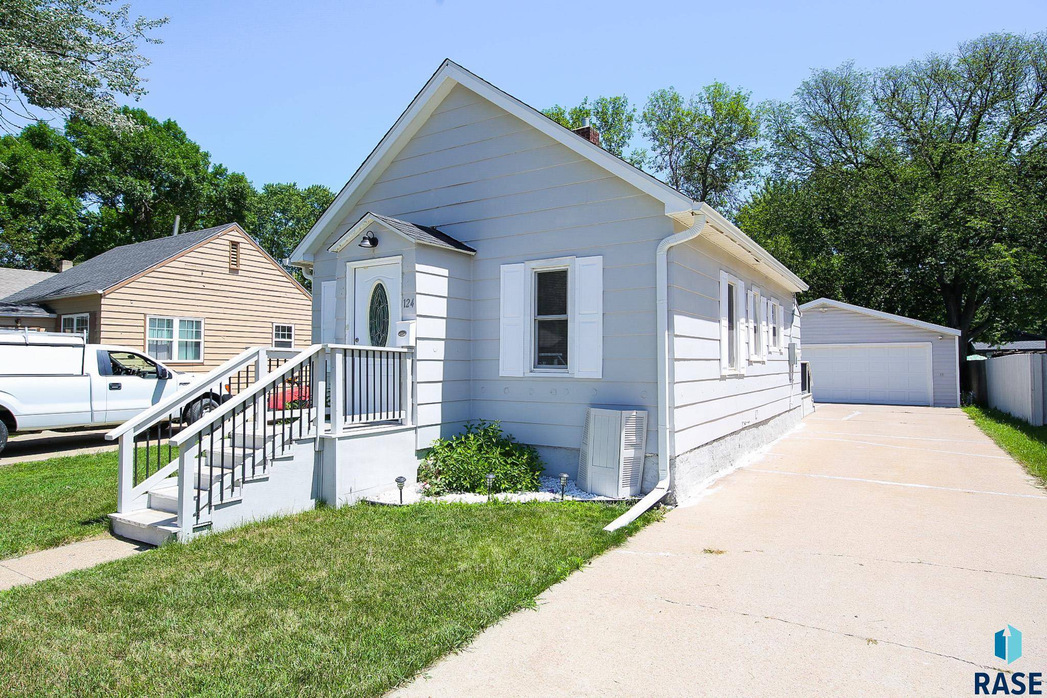 Sioux Falls, SD 57104,124 S Lyndale Ave