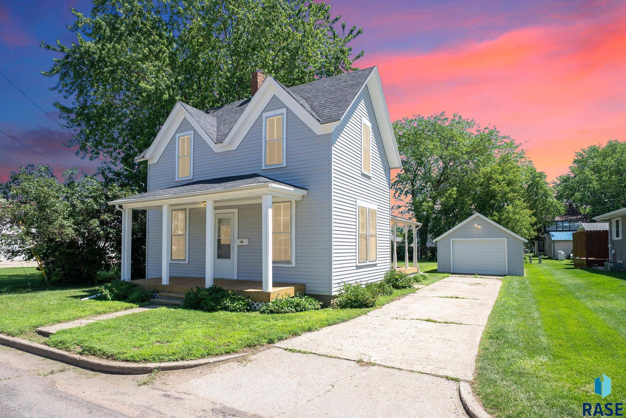 Canton, SD 57013,422 S Cedar St