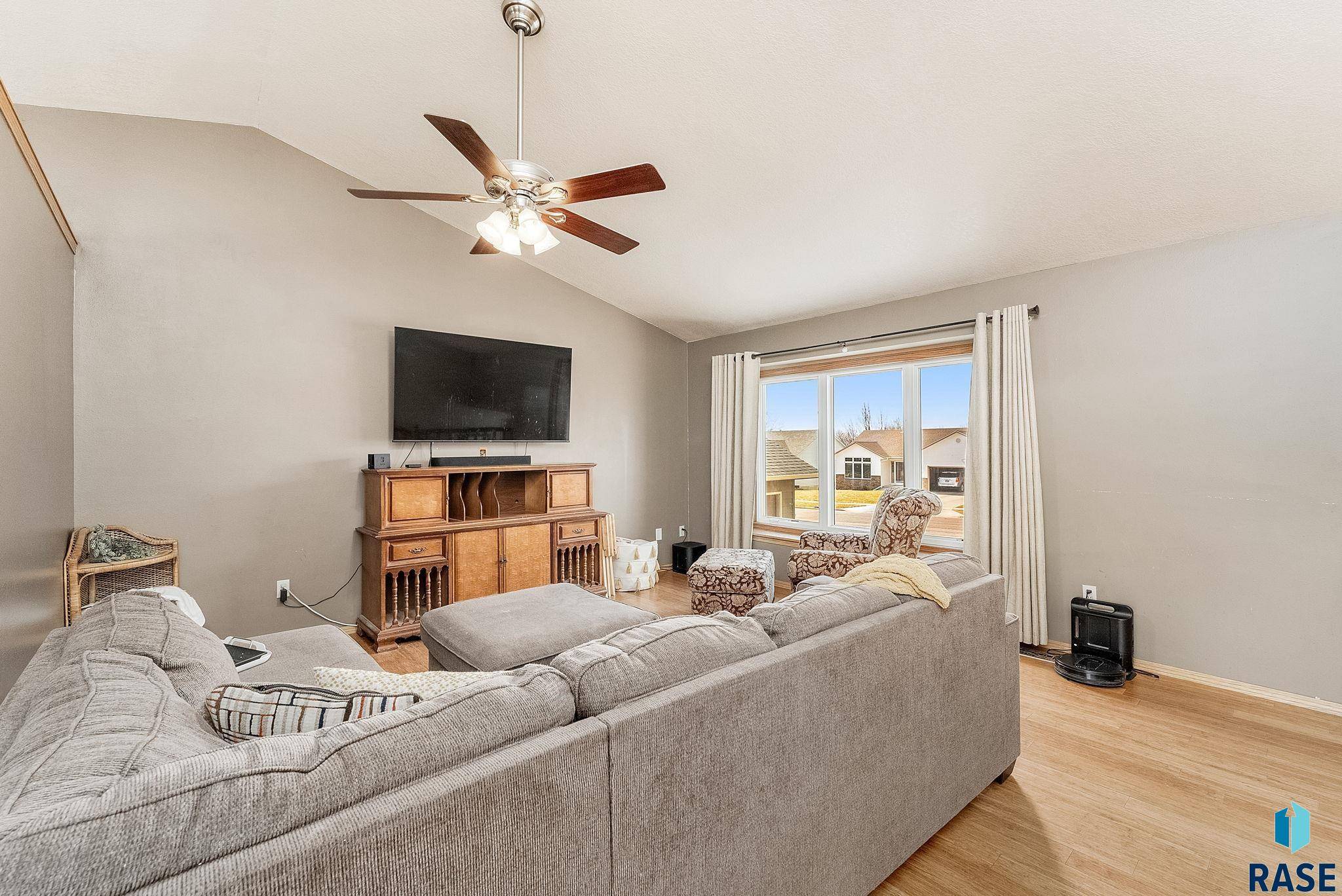 Sioux Falls, SD 57110,4916 E Fernwood Dr