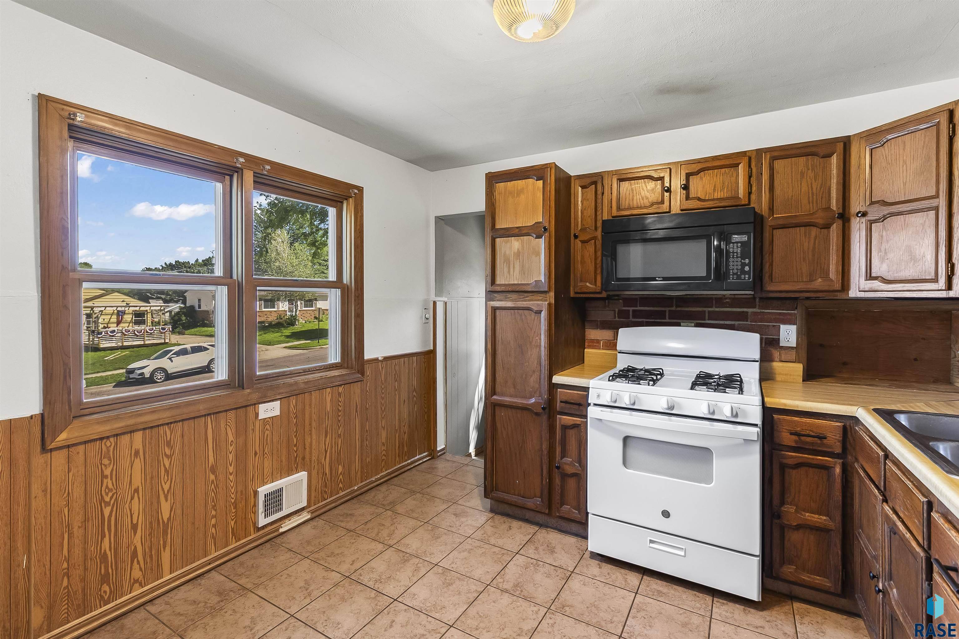 Sioux Falls, SD 57103,3205 E 17th St