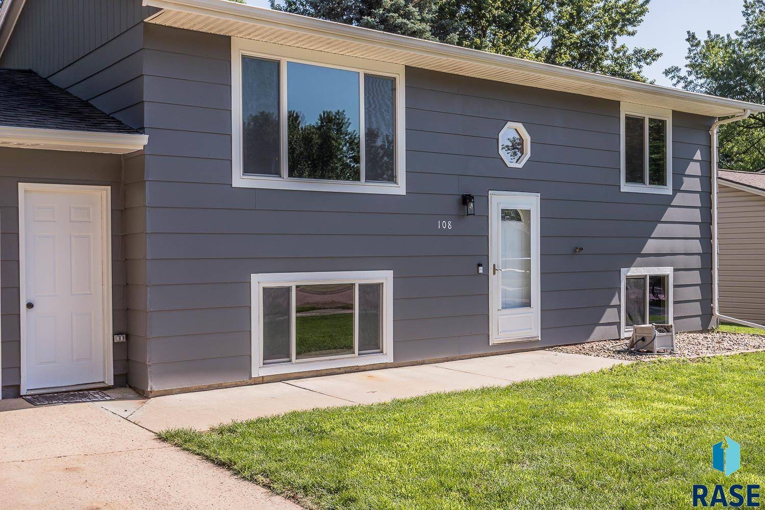 Brandon, SD 57005,108 E Marialane Dr