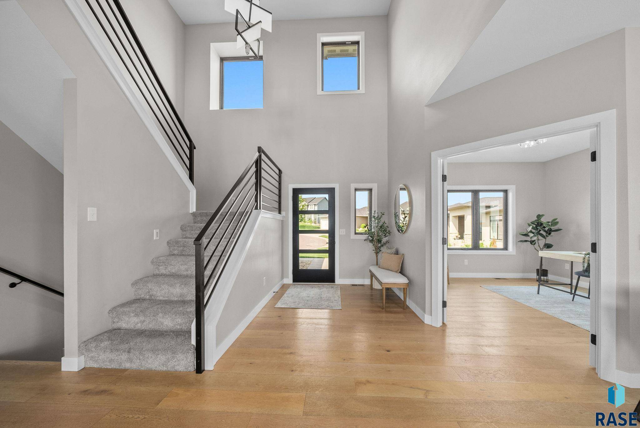 Sioux Falls, SD 57110,2002 S Meadowview Cir