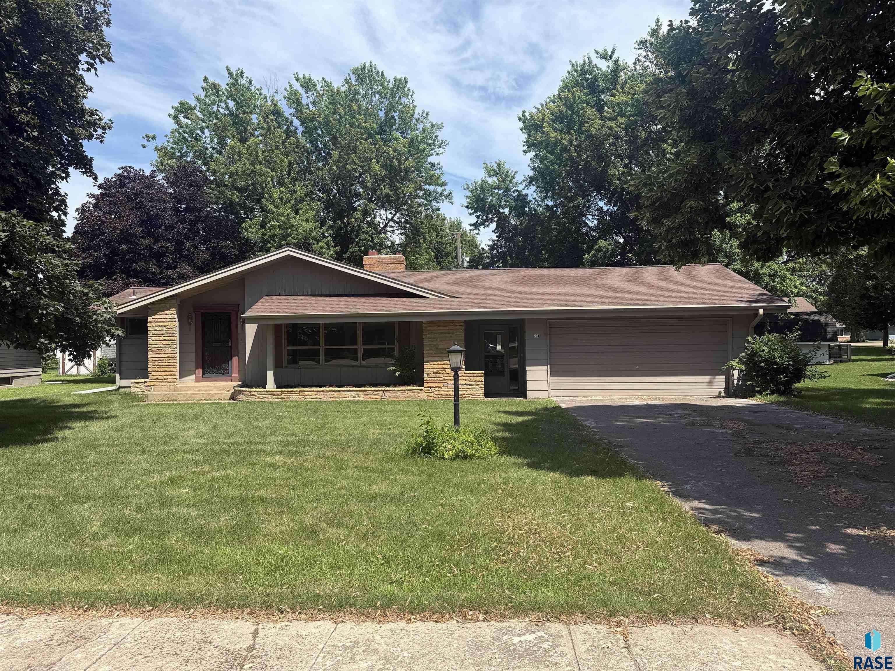 Freeman, SD 57029,708 S Relanto St