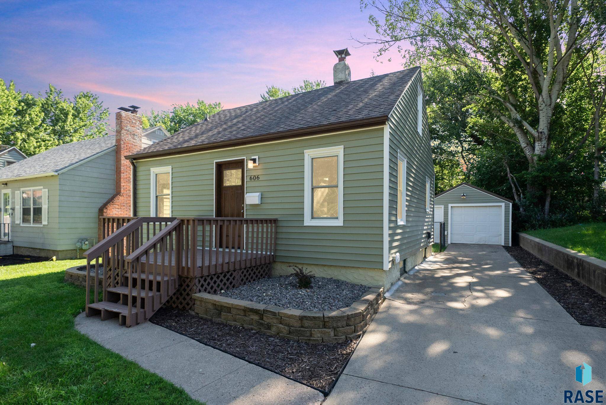Sioux Falls, SD 57104,606 S West Ave