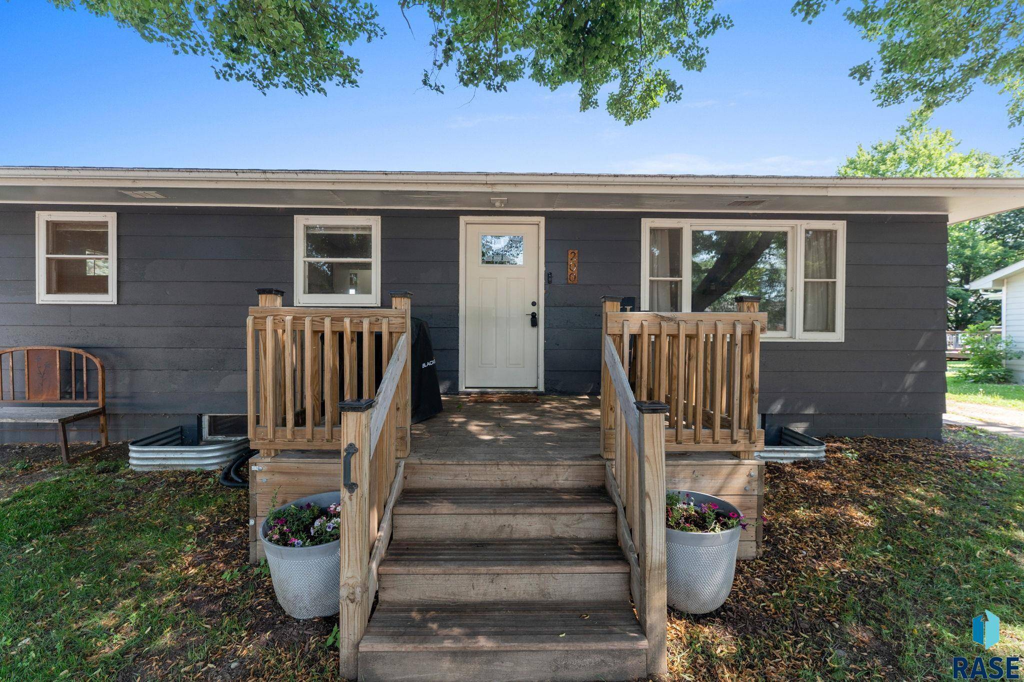 Lennox, SD 57039,200 E 6th Ave