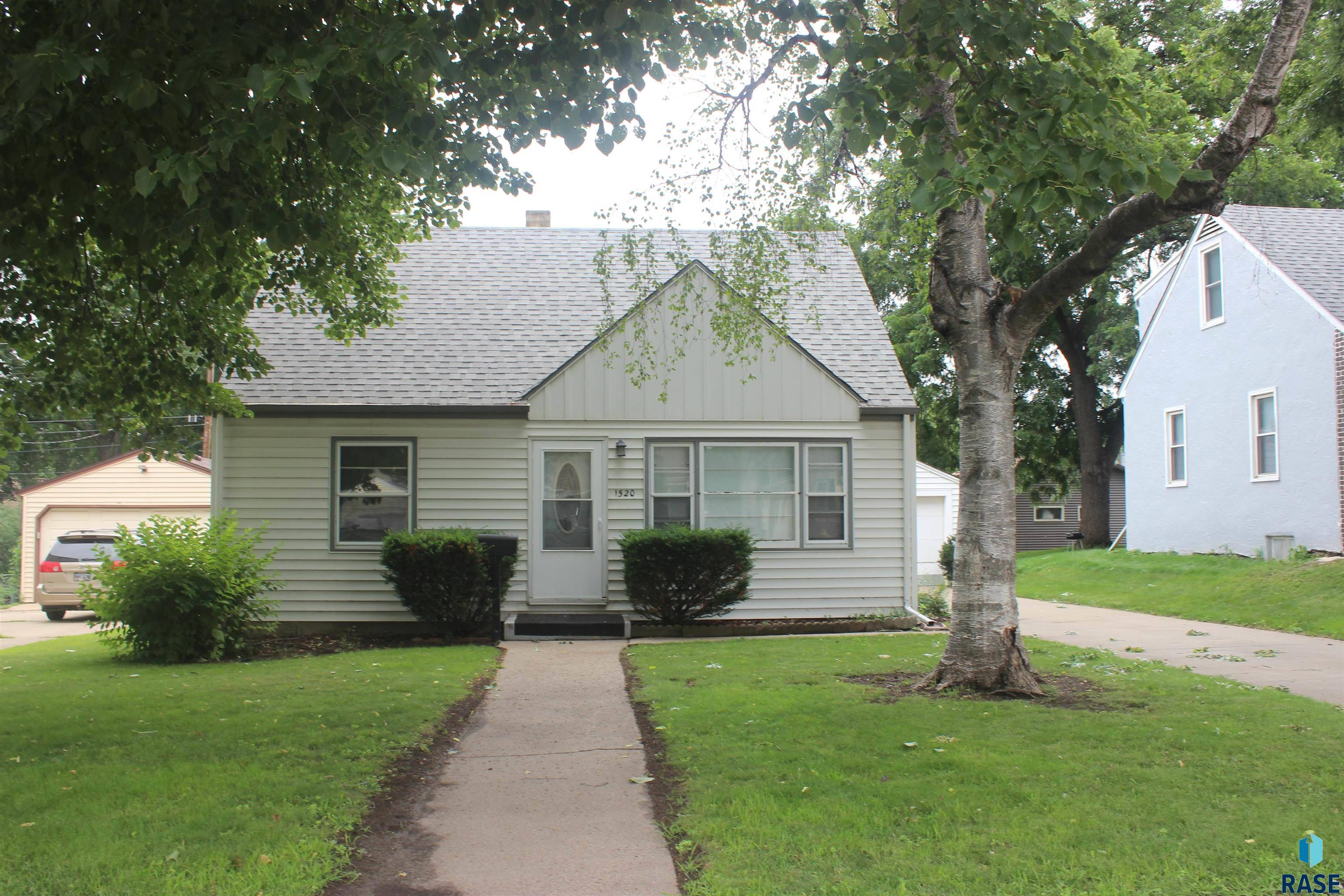 Sioux Falls, SD 57105,1520 S Sherman Ave
