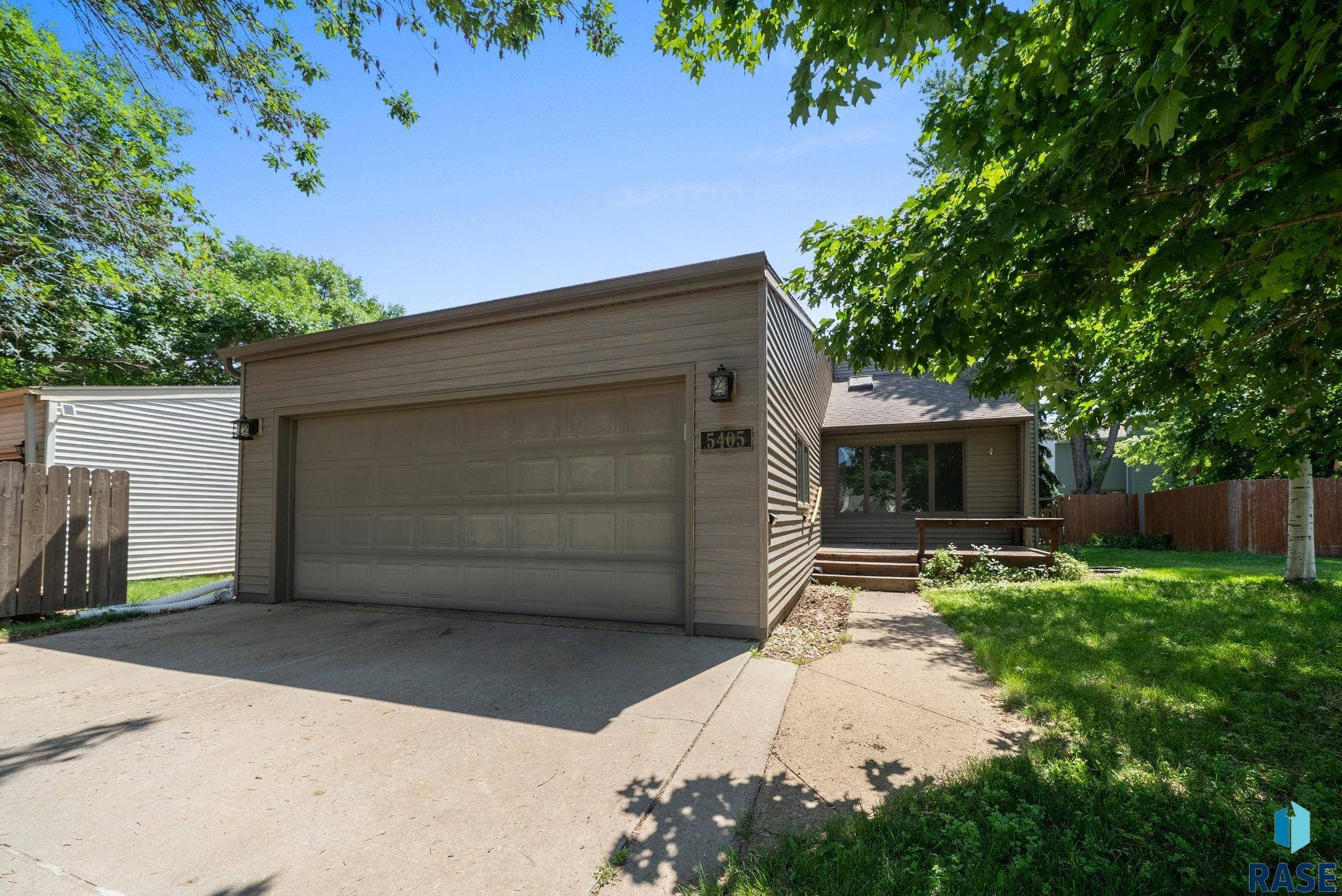 Sioux Falls, SD 57106,5405 W Chelsea Dr