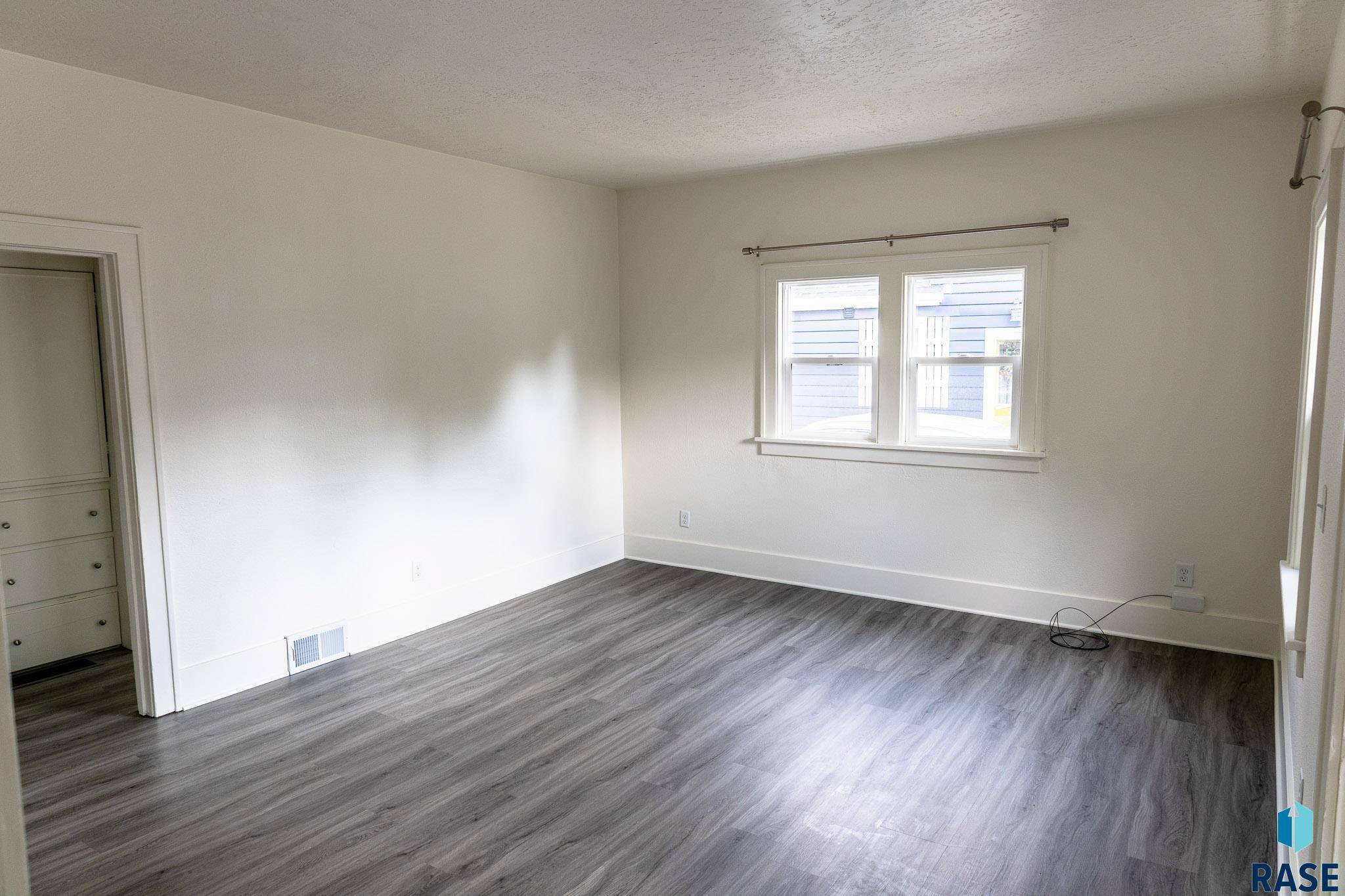Sioux Falls, SD 57105,1104 S Main Ave