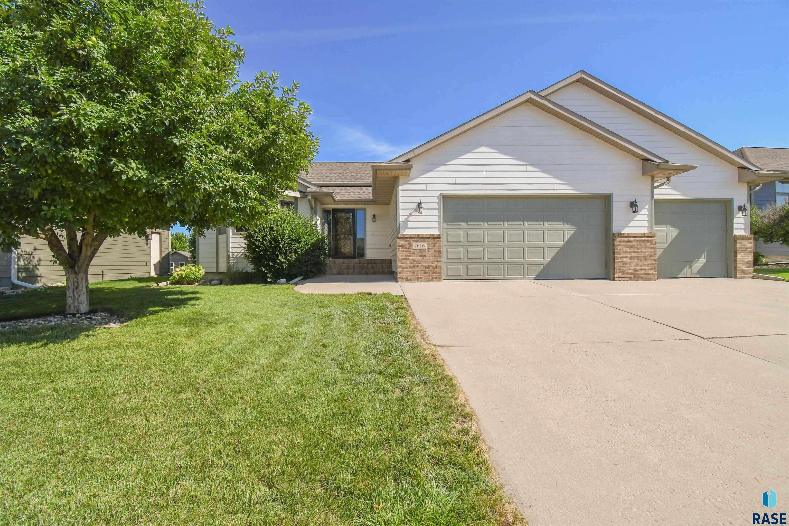 Sioux Falls, SD 57106,7616 W Loganberry St