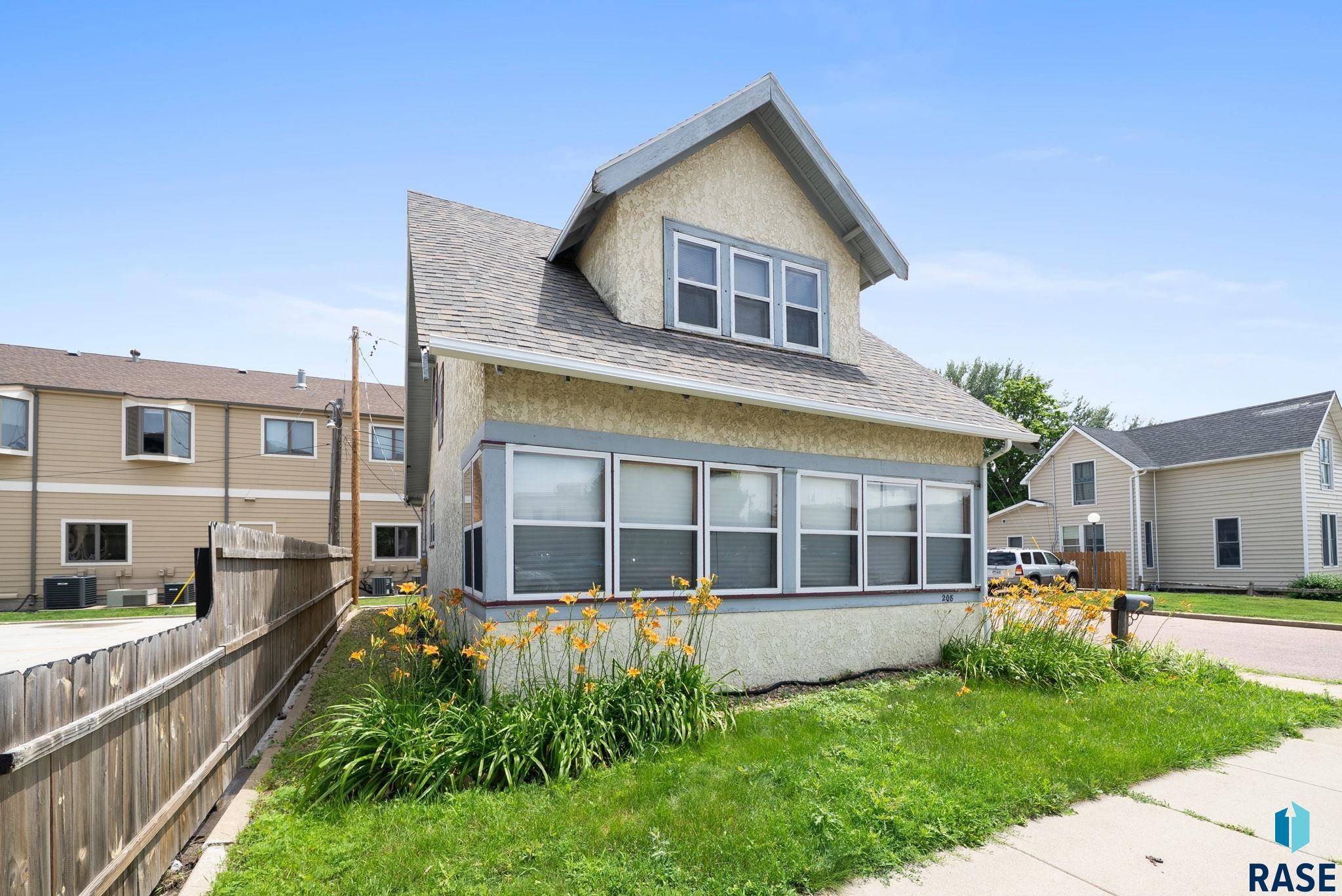 Sioux Falls, SD 57104,208 S Walts Ave