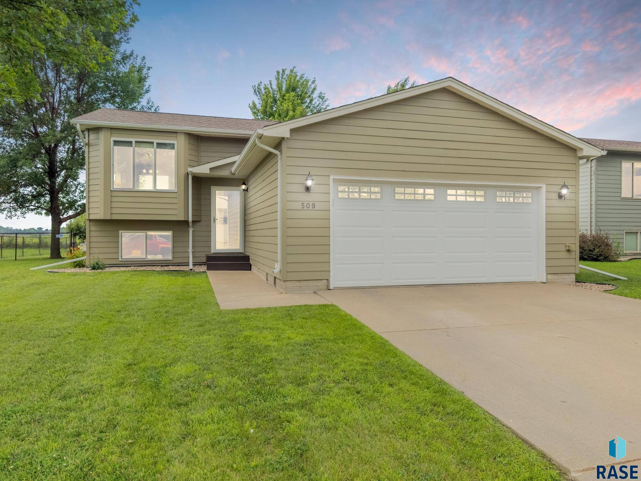 Harrisburg, SD 57032,509 Lois Ln