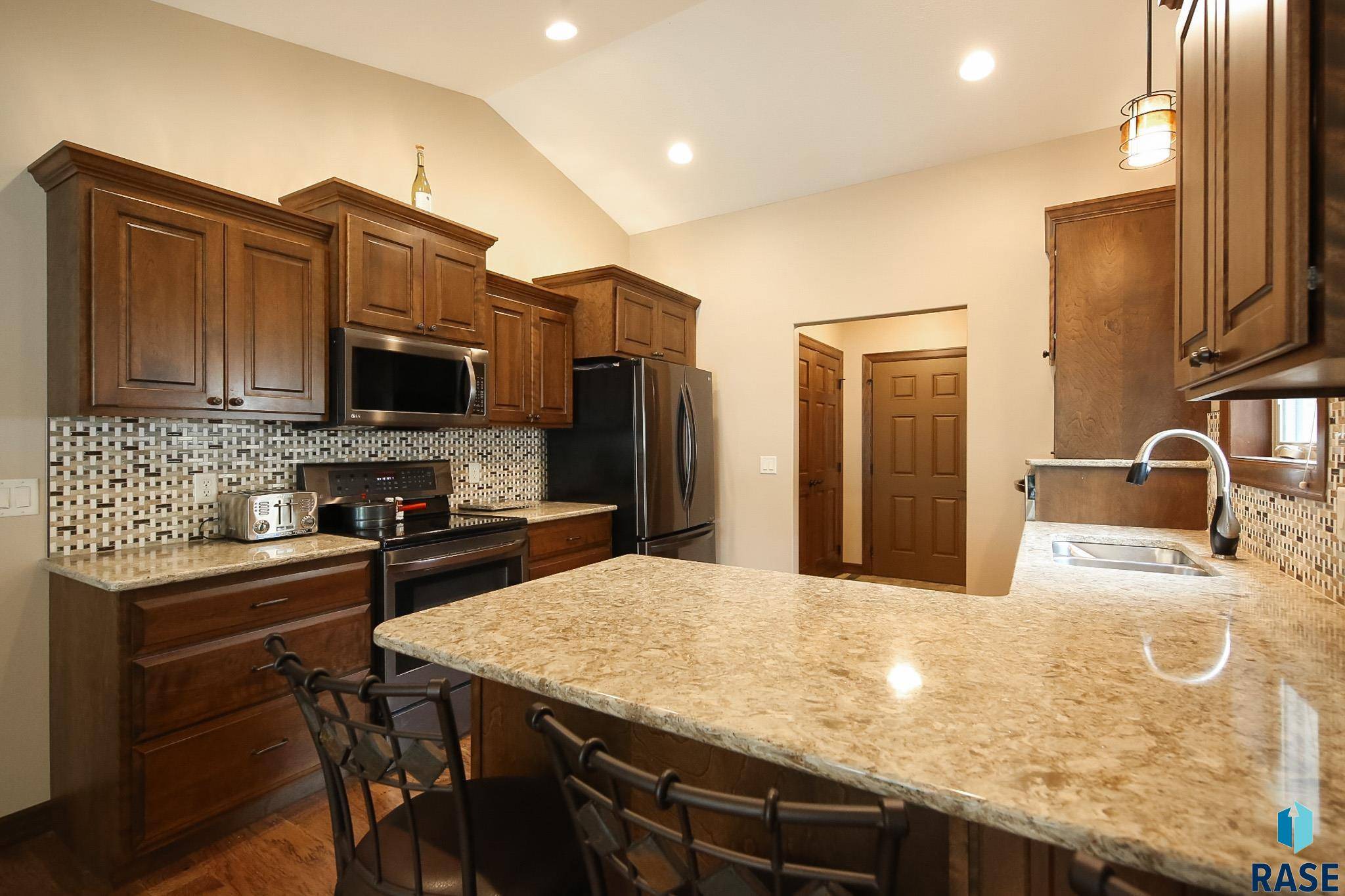 Chester, SD 57016,5189 S Shore Dr