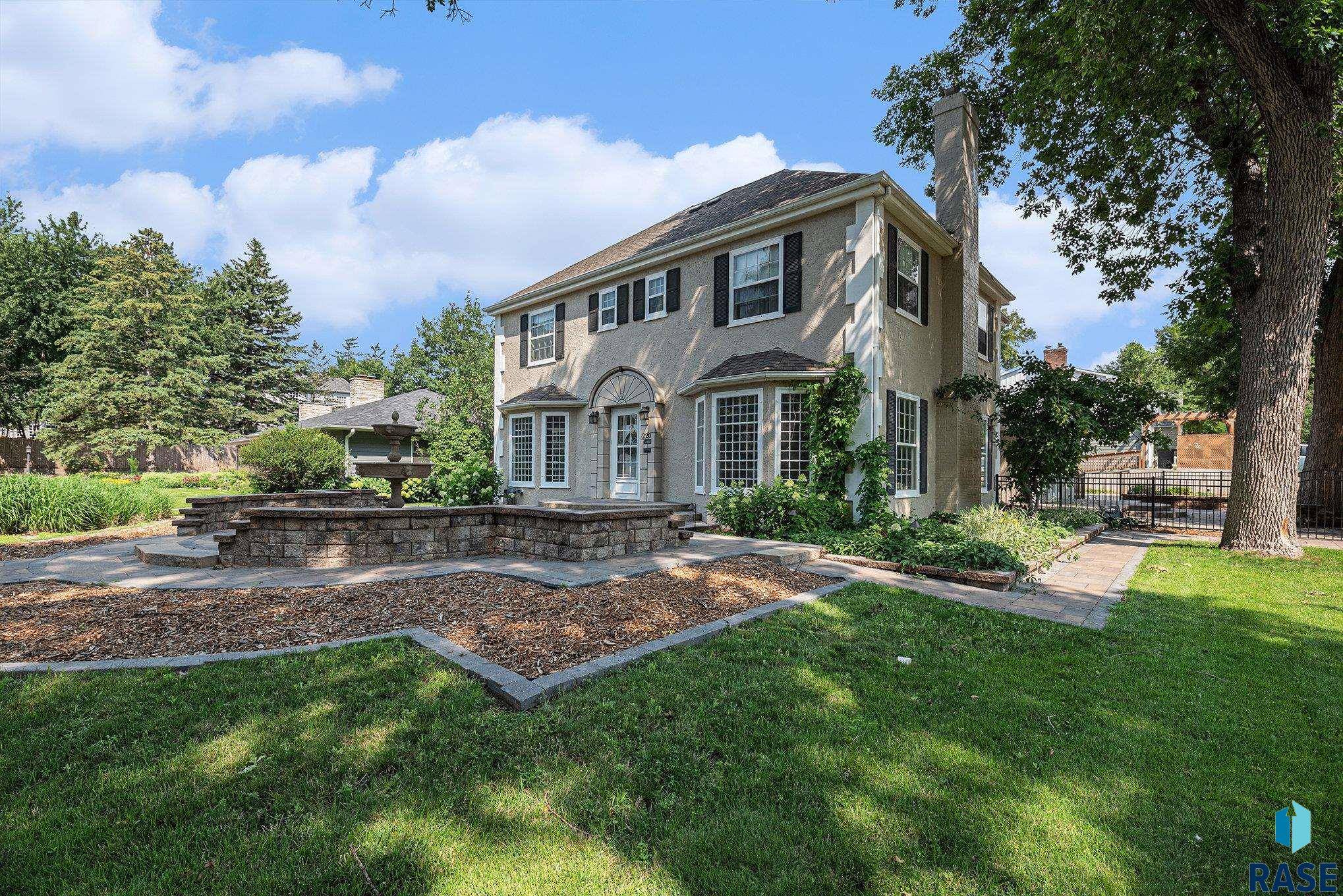 Sioux Falls, SD 57105,220 E 27th St