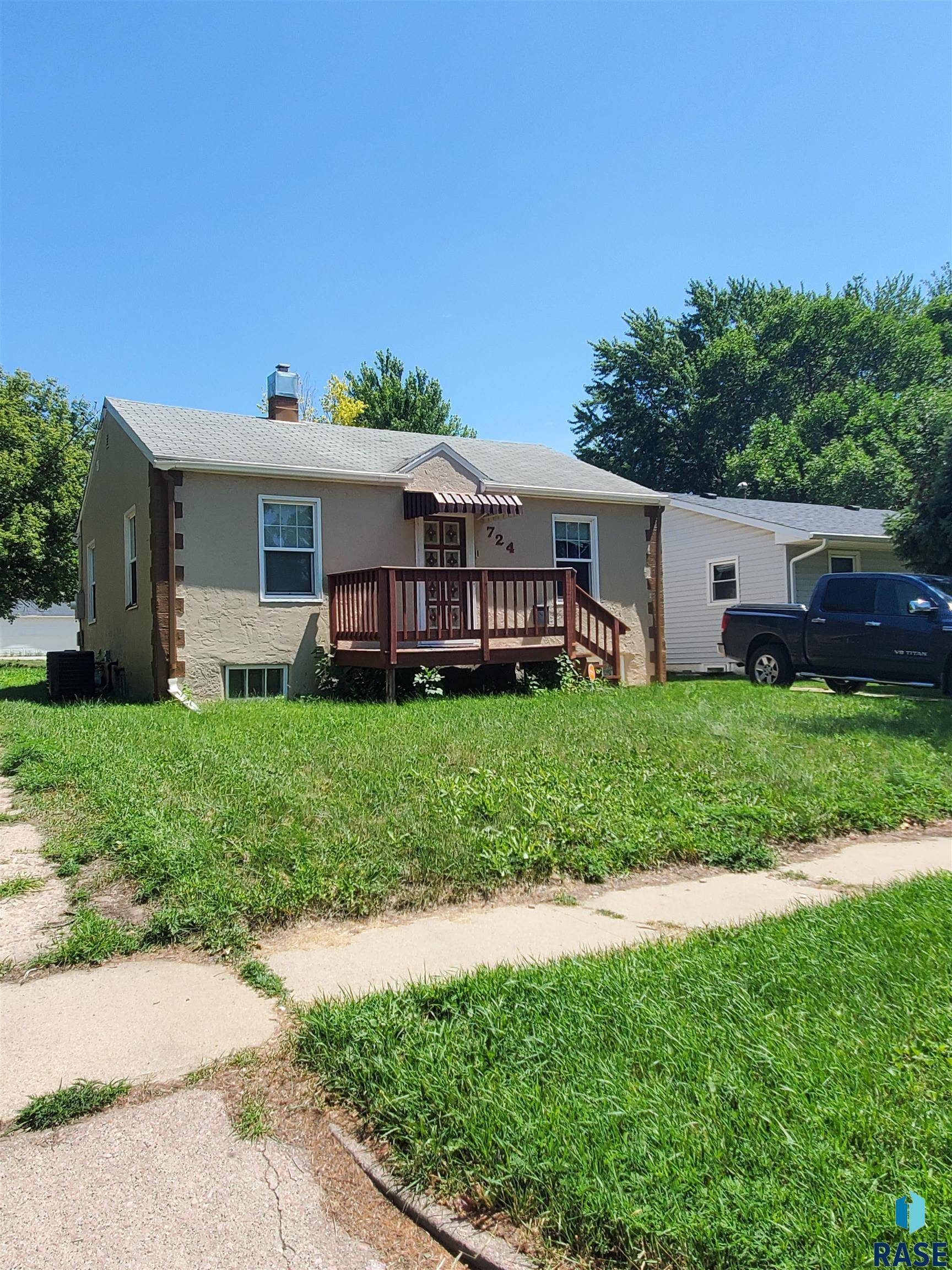 Sioux Falls, SD 57103,724 N Blauvelt Ave