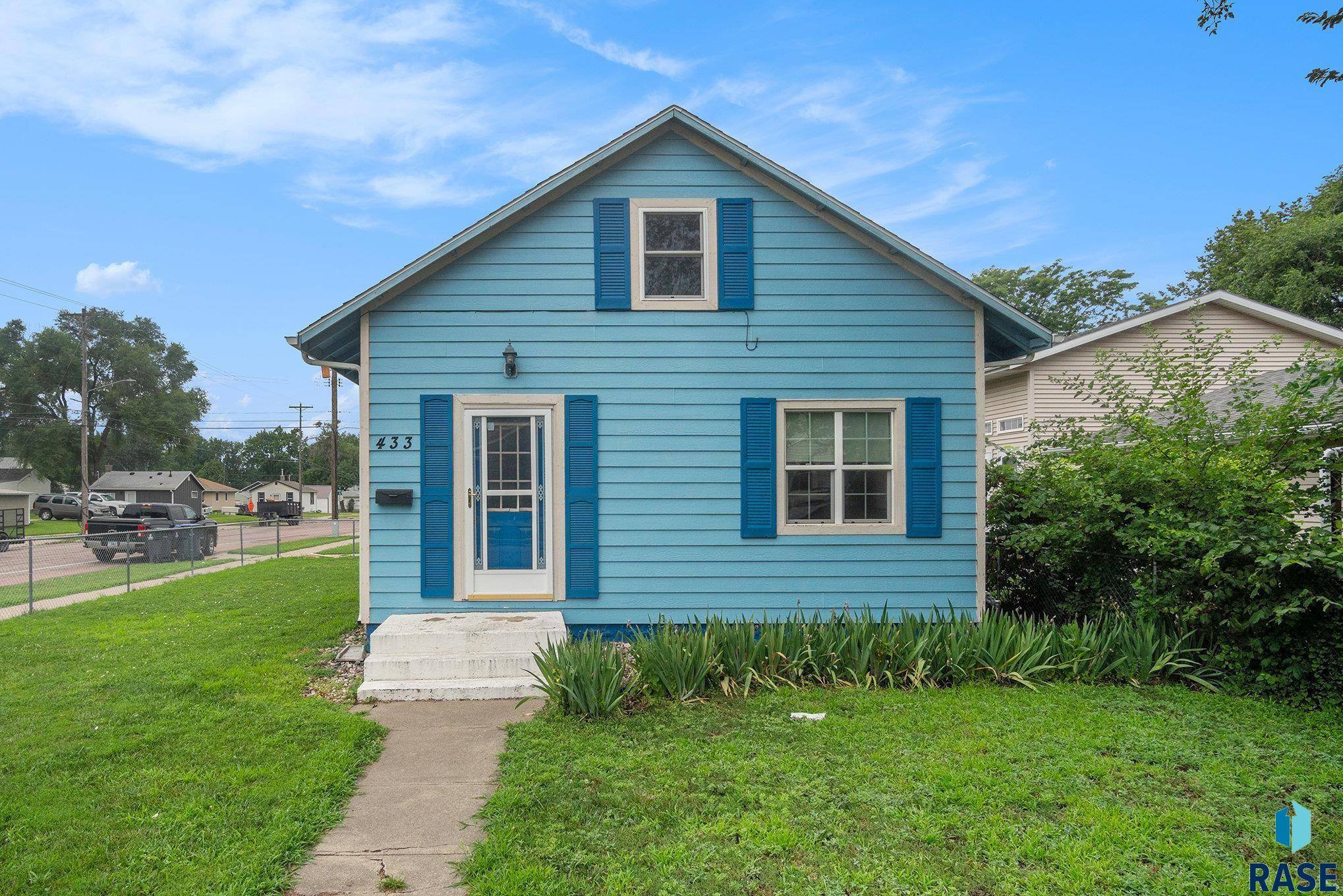 Sioux Falls, SD 57104,433 S Holly Ave