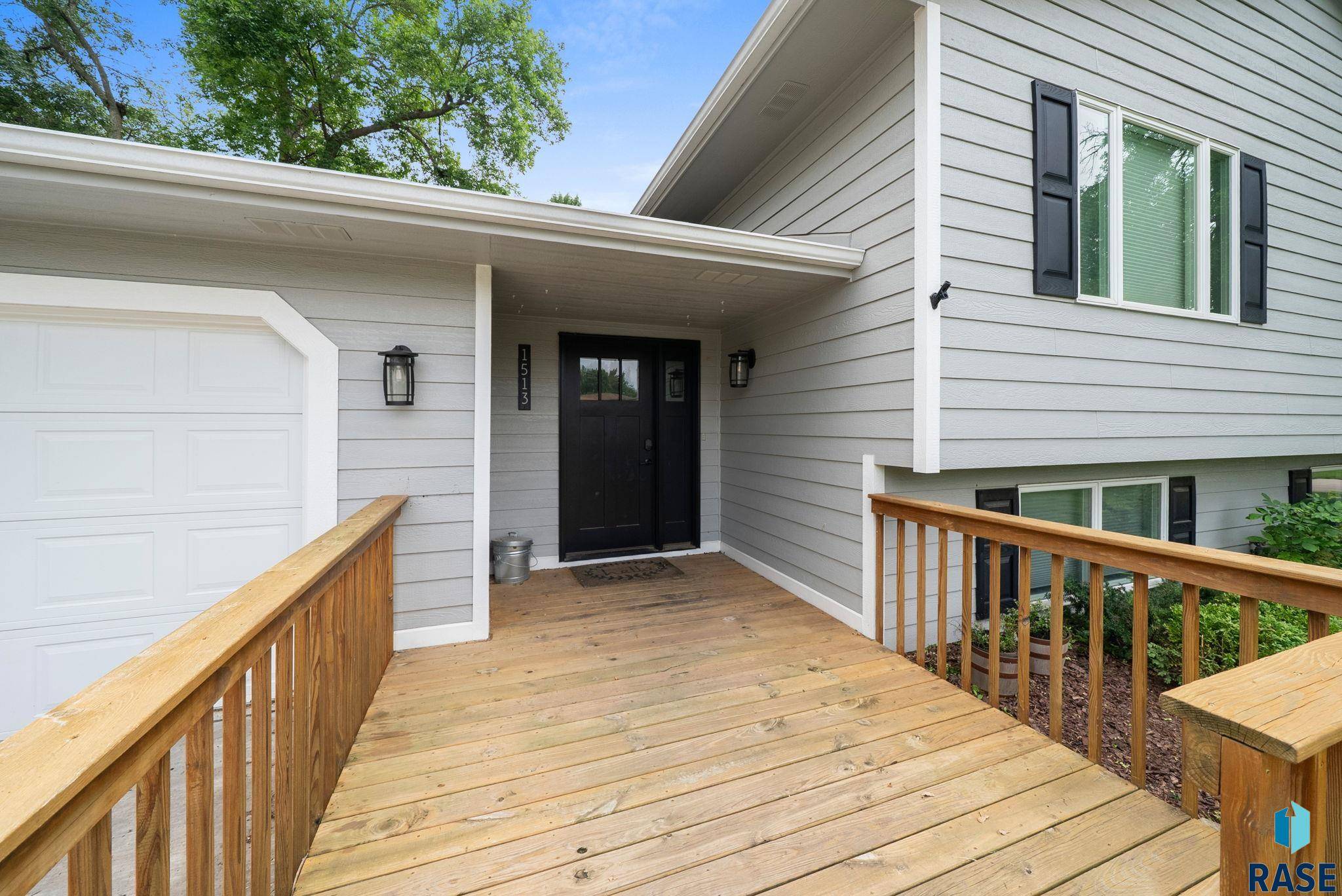 Brandon, SD 57005,1513 E Sylvan Cir