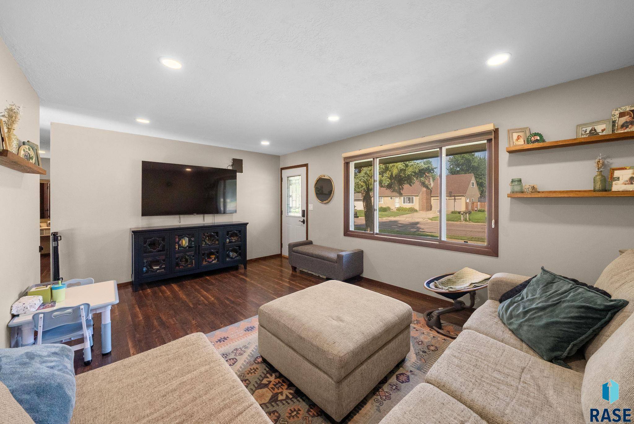 Sioux Falls, SD 57106,5305 S Landsdown Dr